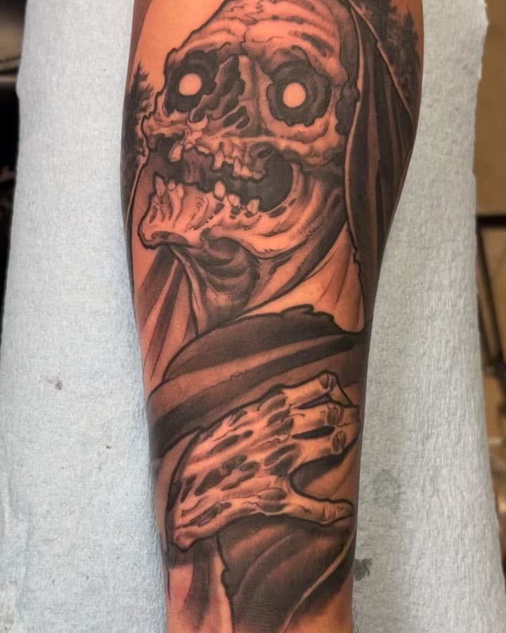 #tattoo #forearmtattoo #armtattoo #grimreaper #grimreapertattoo #skull #skulltattoo  #skullanddagger #skullanddaggertattoo #craneo #blackandgreytattoo #tattoos #calavera #tattoosleeve #tatuajes #blancoynegro #massachusetts #leominster #leominsterma  #carloslopeztattoos