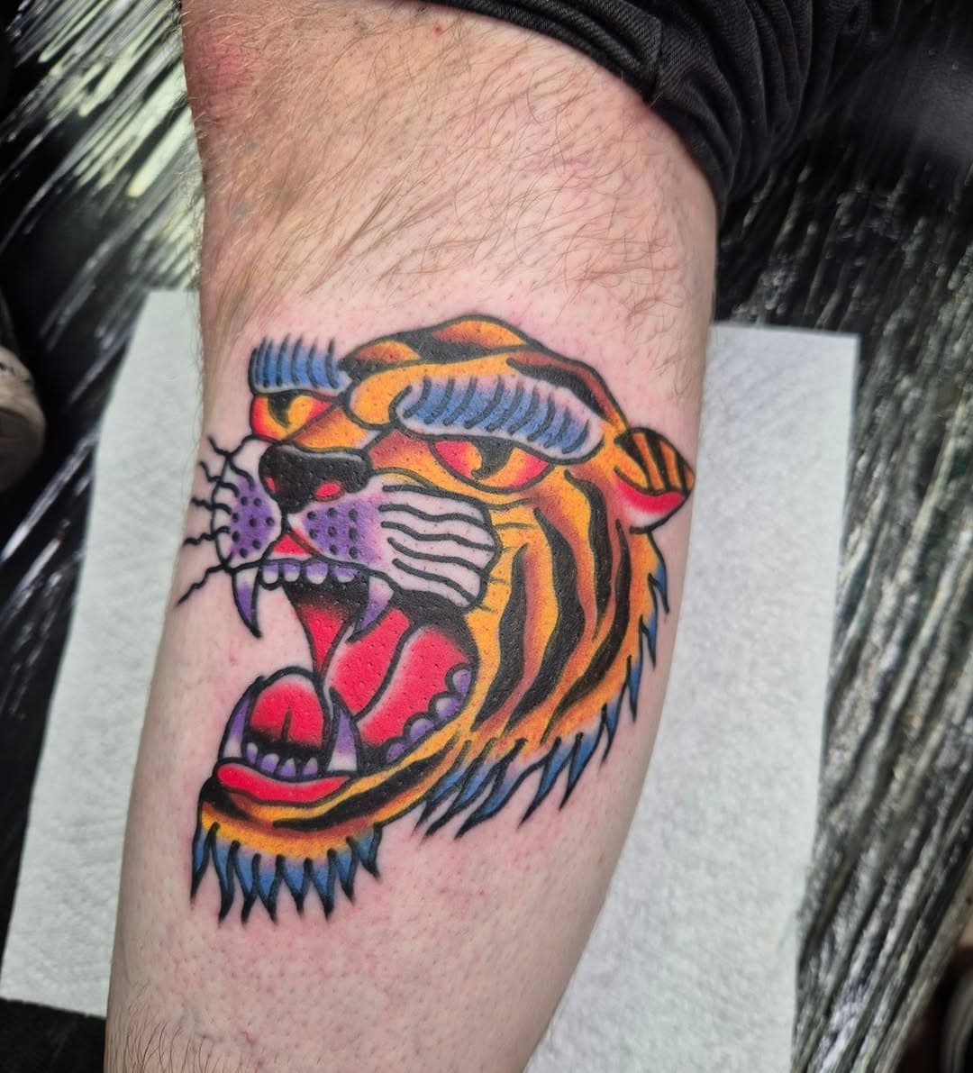 From a while back thanks for looking !
I have space this week till Saturday then I'll be off for Christmas.  So if you want to get tattooed in '24 still let's make it happen 🙏🏽🐅

#traditionaltattoo 
#traditionaltattooing 
#tattooflash 
#flashpainting
#boldwillhold
#oldlines
#tigertattoo
#traditionaltigertattoo
#tigertattooflash
#swindontattoo.
@slinestudios