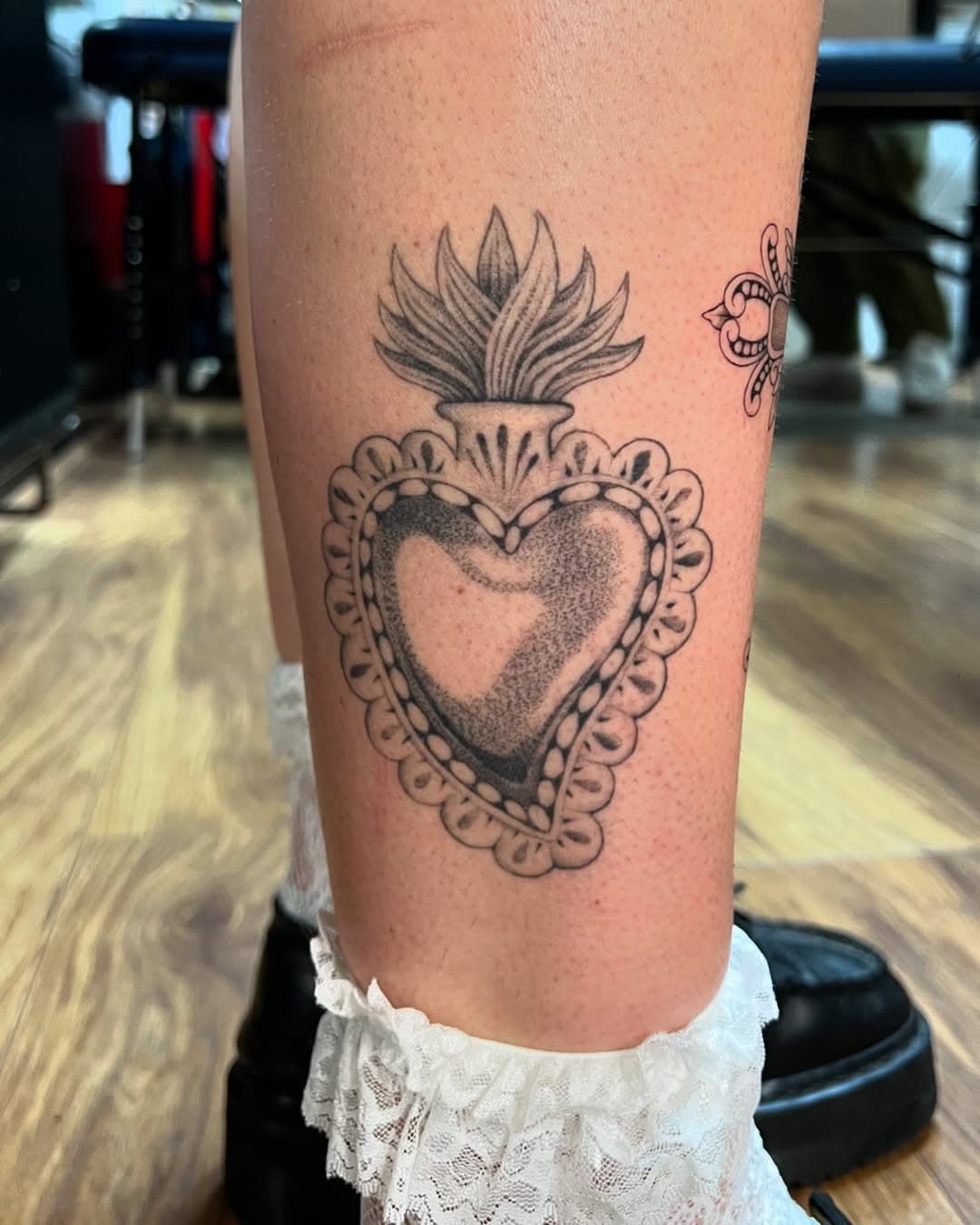 ❤️‍🩹HEALED❤️‍🩹
.
.
.
.
.
#melbourne #melbournetattoo #fineline #finelinetattoo #botanical #tattoo #butterflytattoo #tigertattoo #sacredhearttattoo