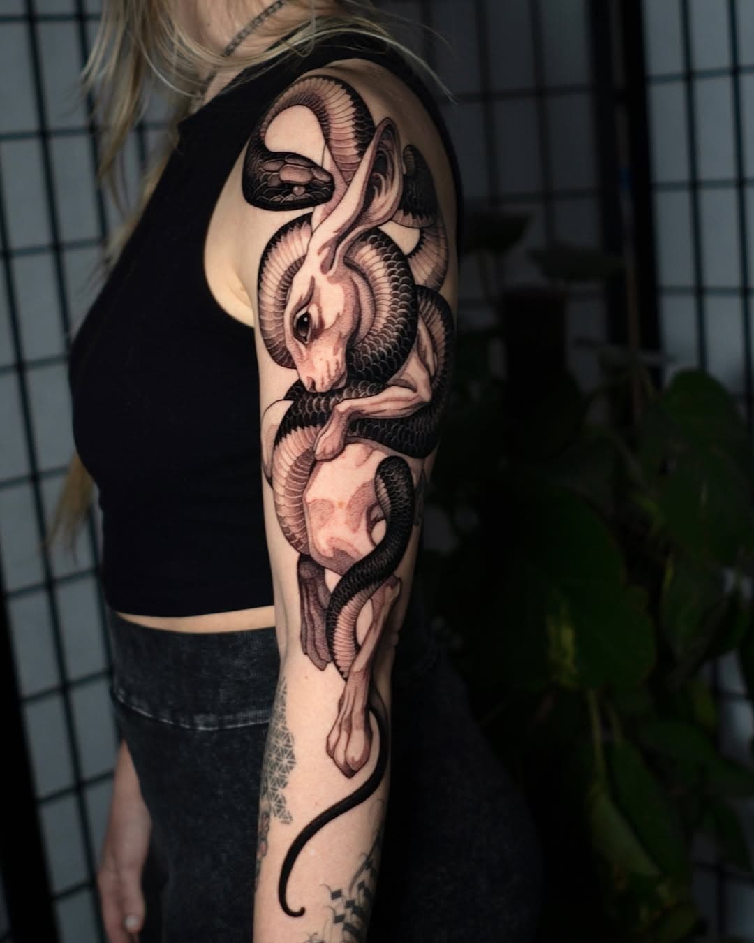 Some still shots of the piece I tattooed a couple of months ago at @umbratattoo #illustrativetattoo #darktattoos #snaketattoo