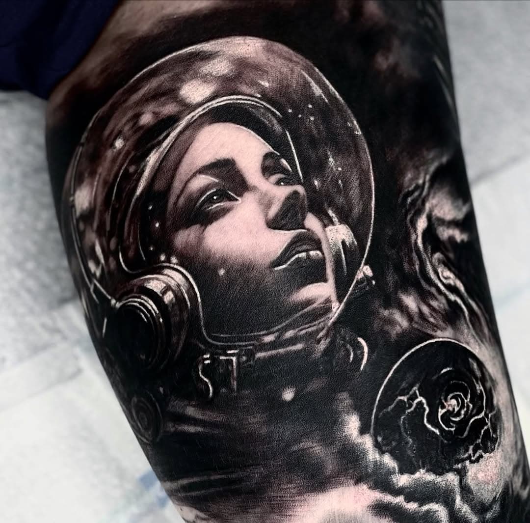 Floating through the void with this piece by @alex_tatts 🚀
.
Contact us to book your appointment or a consultation for your next tattoo!
• 📧 info@ritualtattoo.gr 
• ☎️ 6978907800 - 2107777230 
• Instagram : @ritualtattooathens
• Facebook : Ritualtattooathens
•
•
#tattoo #tattoodesign #tattooart #tatt #tattoos #tattooflash #black #blackandgreytattoo #bngtattoo #realismtattoo #black #blacktattoo #dark #astronauttattoo #astronaut #bngpiece #artwork #art #artist #tattooideas 
#ritualtattooathens #ritualtattoo #athenstattoo #athens #rta