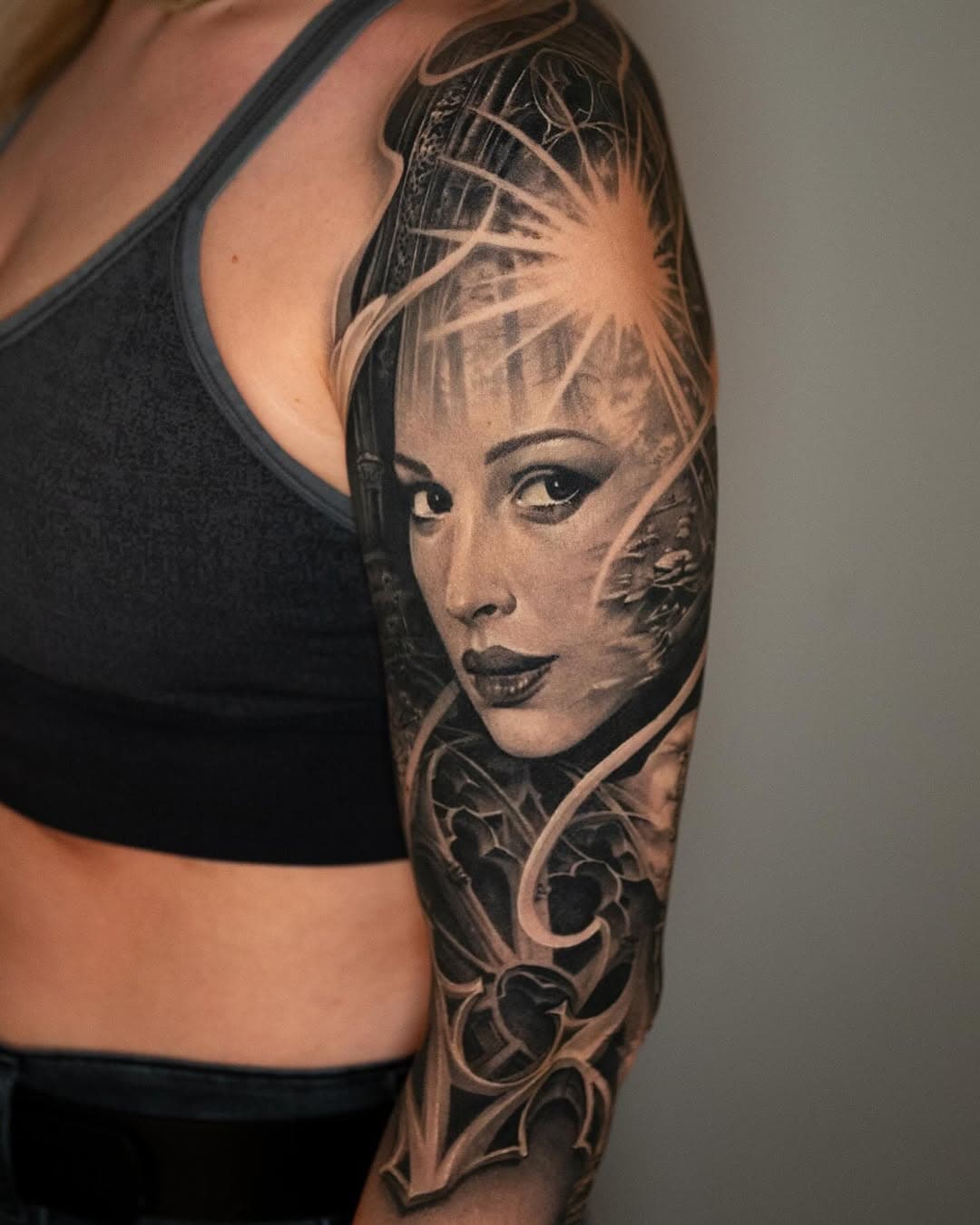 Wenn Geld keine Rolle spielen würde, was würdest du dir tätowieren lassen? 

Diesen Black and grey sleeve habe ich vor kurzem fertig gestellt! Vielen Dank an meine Kundin, für dein Vertrauen ☺️

#tattoo #blackandgreytattoo #tattooartist #besttattooartist #tattoolovers #sleevetattoo #tattooformen #portraittattoo