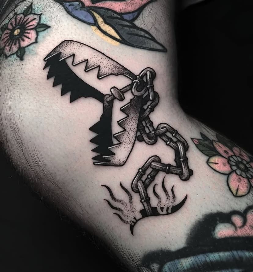 R E S I D E N T  A R T I S T ⛓️‍💥 @bardot_tattoo 

The gnarliest of bear traps by Legacy Artist Ant! Books open for January-February 2025 🙌🏻

DM Ant to get booked in 🤗

#blackworkartists #uktattooartist #suffolktattoo #essextattoo #cambridgetattoo #traptattoo #kneetattoos