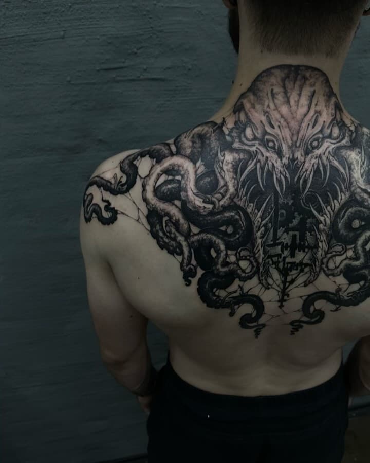 currently booking March 2025 🐙 
 #darktattoo #darkart #femaletattooartist #lovecrafttattoo #safetattoo #safetattooartist #berlintattooartist #octopustattoo