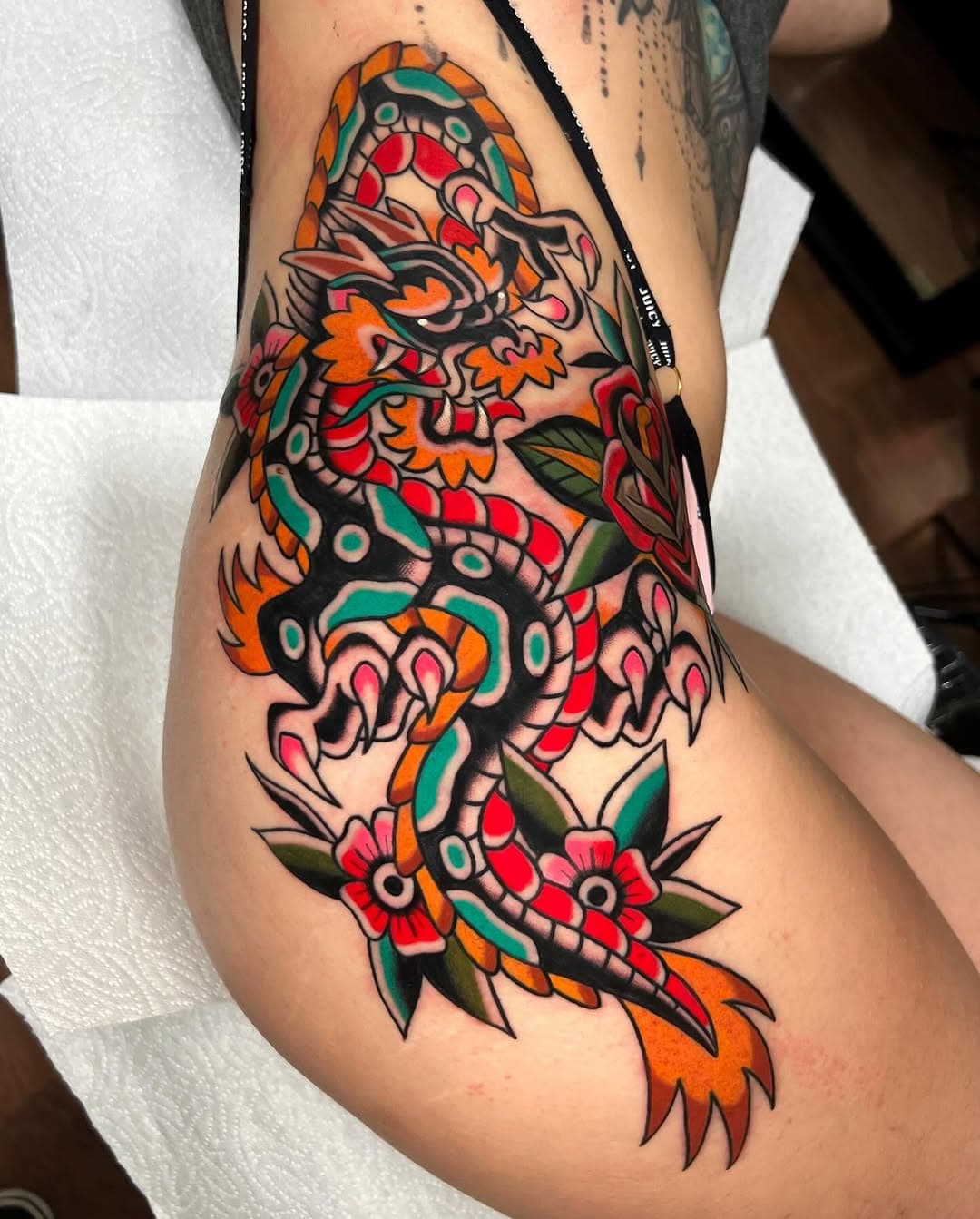 Hecho en @studio36mxl ⛩️⛩️🐉
-
Para la más guerrera @may_munoz 🫡
Siempre es un gusto verte por acá y echar el chisme contigo May 🐉
-

⛩️🐉⛩️🐉⛩️🐉⛩️
-
@precitectattoomachines 
#precitecmachines
#precitecteam
#precitec

@powerinked
#powerinked

@traditionalartist @traditionalbangers @tradwork @tradworker @tradtatz @traditionaltattooss @traditionalclub @besttraditionaltattoo  @top_class_tattooing @topclass_traditional @tatuajeschingones @tradworkers_tattoo @tatuajes_chingones @traditionaltattoos_ @rad_trad_tattoo @radtradtattoo @hextat @oldworkers @oldlines @tttism @tattoosnob @tatuaje_mexico #tradtatz @traditionalkings #traditionaltattoo #traditionaltattoos #art #tatuajes #artistasmexicanos #tattoos #tattoosnob #tttism #besttattoos #oldschooltattoo #traditionalbangers #traditionalartist #traditionalclub #tatuaje_mexico #topclasstraditional #mexicali #bajacalifornia #tijuana #mexico #powerinkedcrew#tradworkersmexico #dragon #dragontattoo