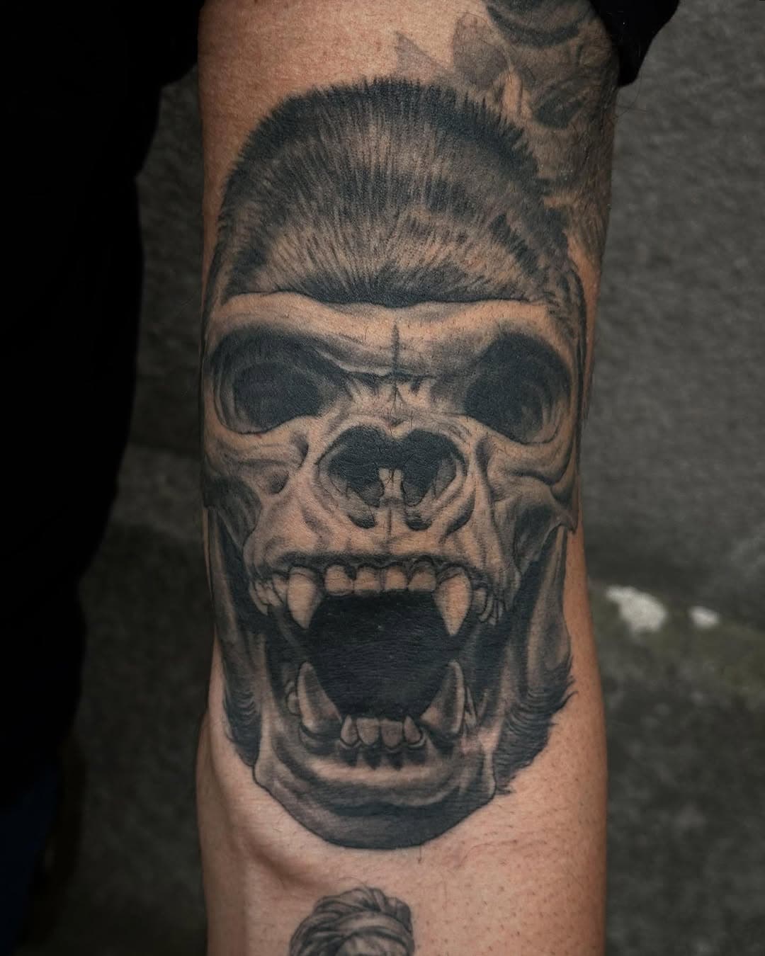 Another one healed 🦍 #gorillatattoo on biceps💪🏼#healedtattoo #gorillaskull #realistictattoo