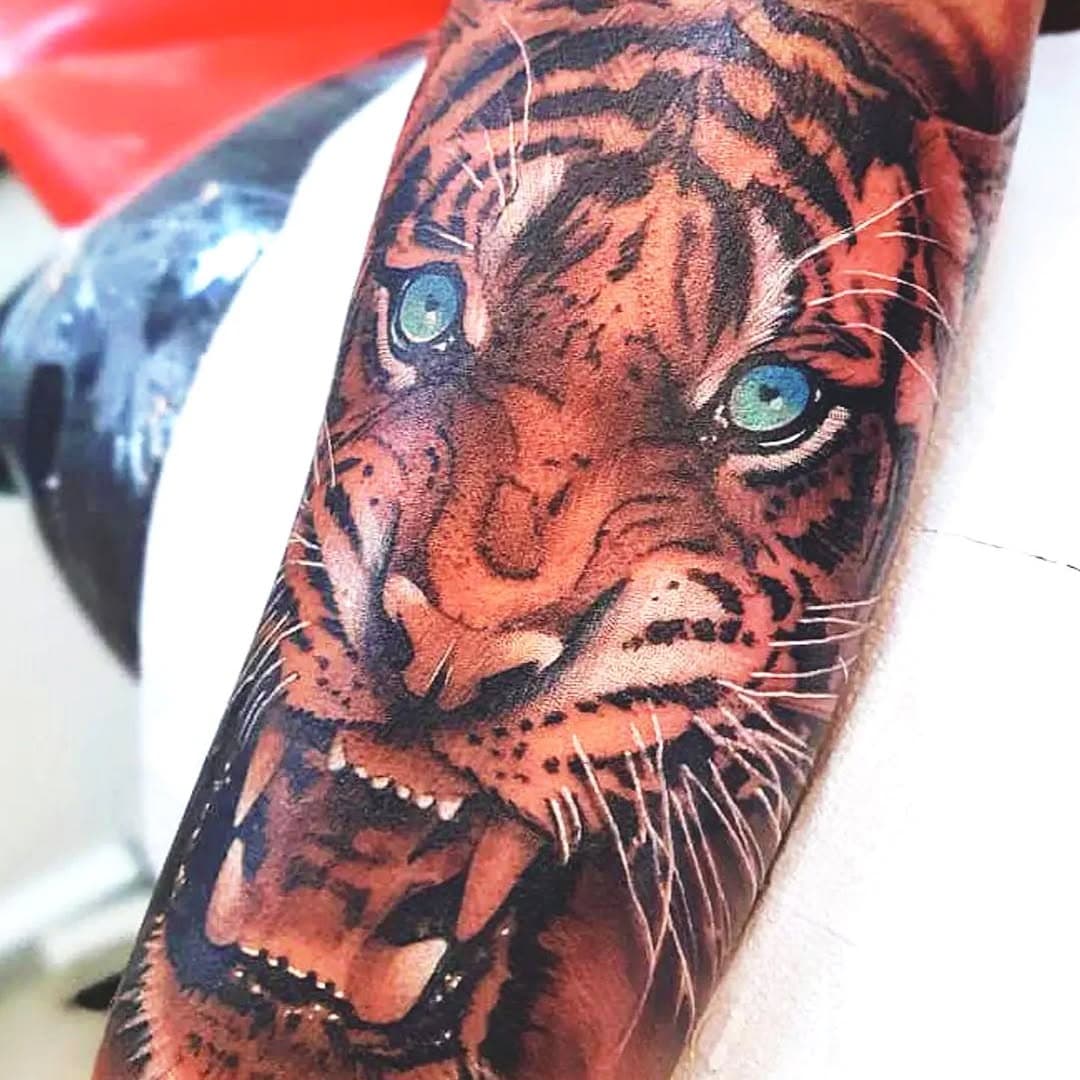 Tiger BLUE eyes #claytonartetattoo 
WhatsApp no link da bio. Chama lá!