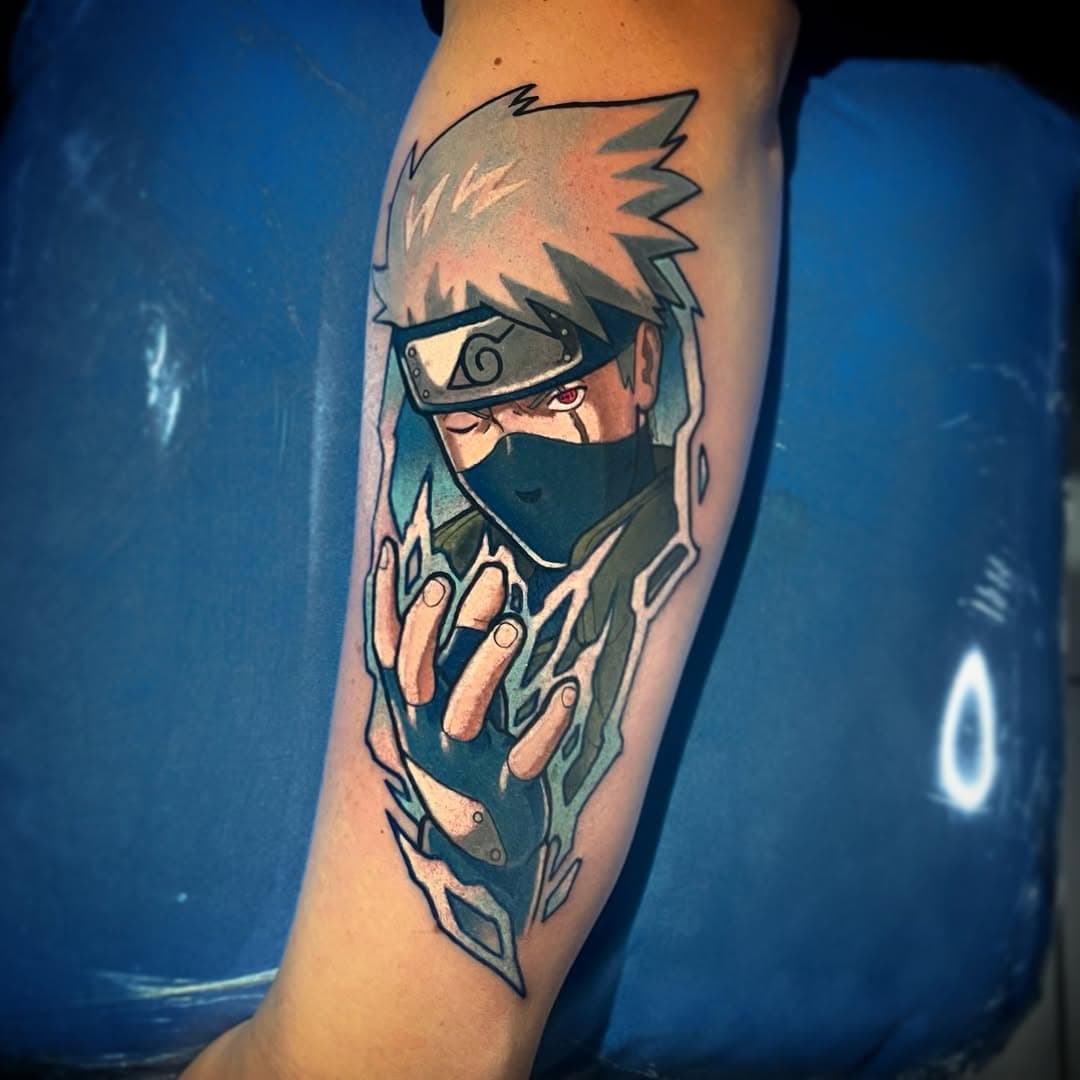 Kakashi Hatake é um dos ninjas mais icônicos de Naruto, conhecido como o ‘Ninja Copiador’ e mestre do Sharingan. Este desenho autoral traz o equilíbrio perfeito entre meu estilo e os traços originais do anime, destacando sua técnica Raikiri. Uma tattoo para os verdadeiros fãs de animes! 🔥🎨

👉 Quer um trabalho exclusivo assim? Vamos criar algo único juntos!

#NarutoTattoo #KakashiHatake #AnimeTattoo #TatuagemAnime #NarutoFans #TatuagemAutoral #ItatibaTattoo #narutoshippuden