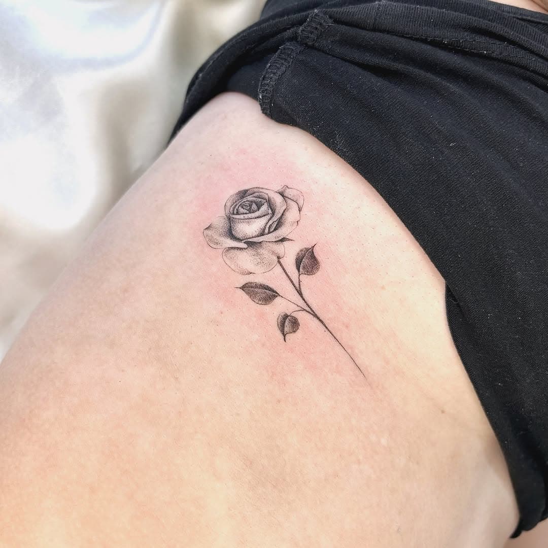 ✨ ROSINHA 
Essa delicadeza me encanta 😍❤️

#tattoo #tatuagemdelicada #tatuagemfeminina #tattoofeminina #tattoodelicada #tattoorosa #rosatattoo #biartink