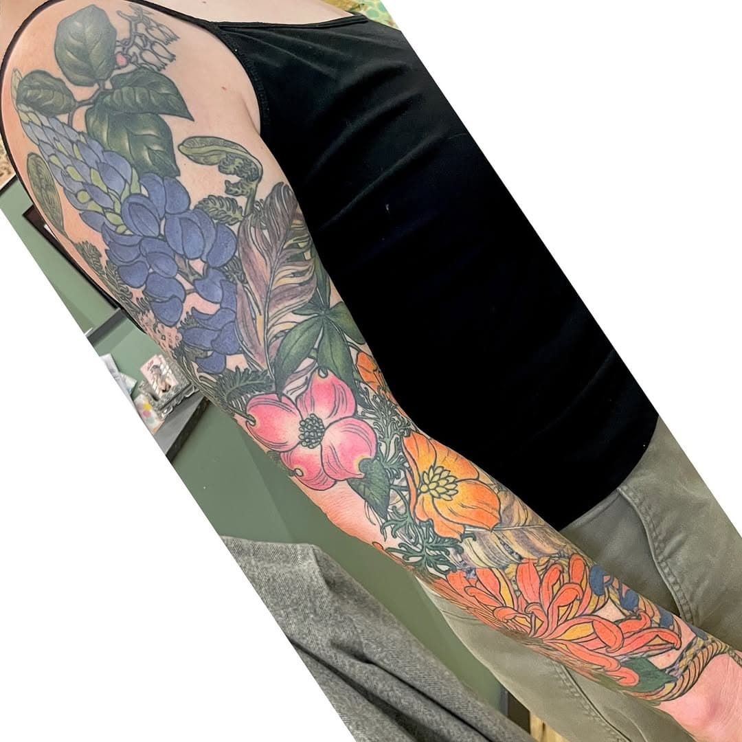 Had so much fun finishing off this sleeve. Top with PNW botanicals healed from 2022, chrysanthemums and snake added to complete the sleeve. We kept the colors cohesive so that it all blended together nicely and looked like it was originally planned all together. Thank you so so much for your trust! I absolutely love doing flora and fauna and things from the natural world now and always booking.