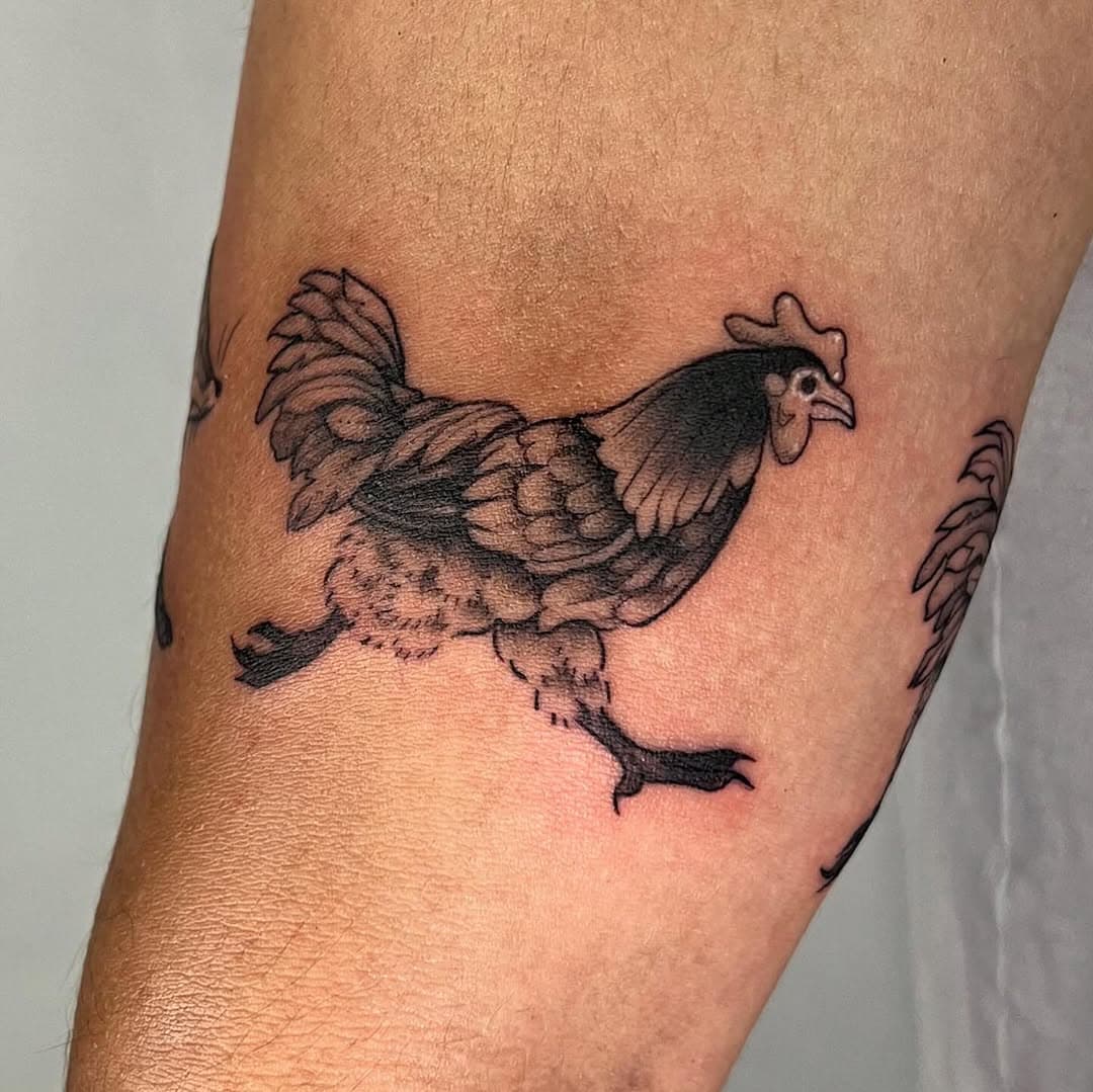 Duck duck goose, but make it chicken chicken fox 🐓🦊 🐓

We love this tat and the little story it tells as the arm rotates! 

Done with love by @malzacharia at Waystation Tattoo