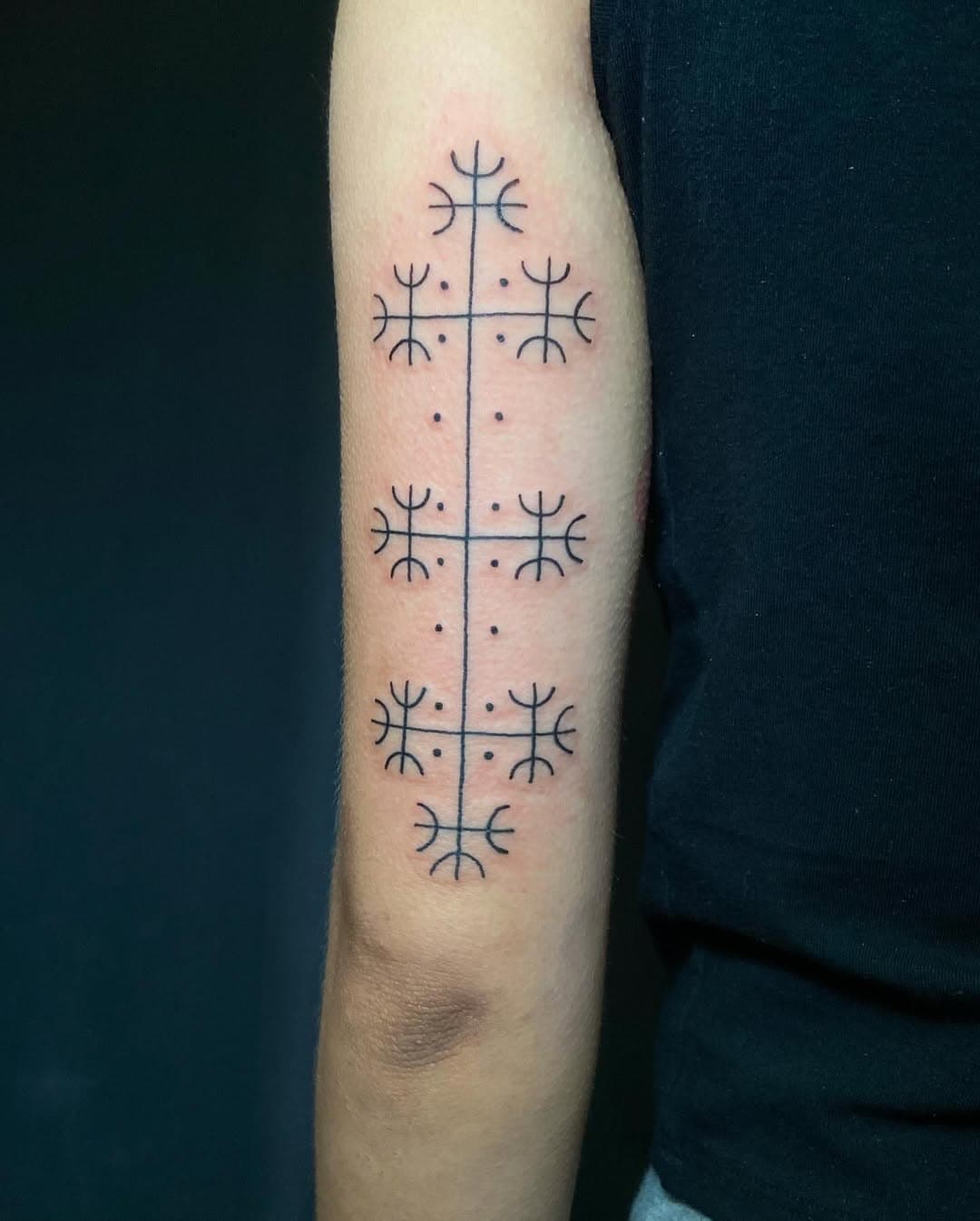 Thank you @aznsnzation for letting me do what I love 
#blackwork#lineworktattoo#ornamentaltattoo#tribal