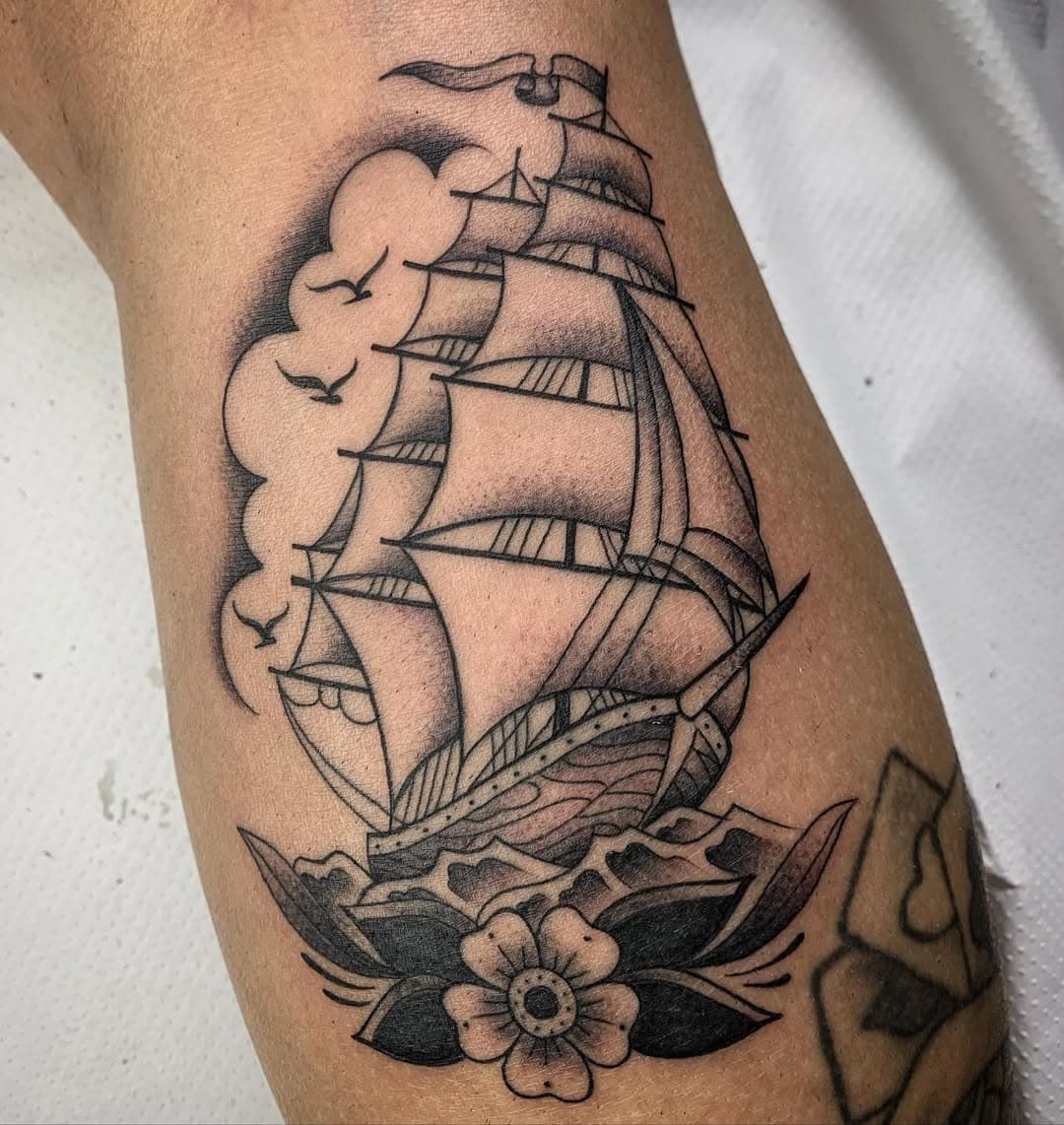 Muchisimas gracias Diego a sido un plscer tatuarte por primera vez! 🙌😎
.
.
. Tattoo realizado con agujas @black_mambo_needles 💉.
.

.
. #blackwork #blackworktattoo #tattoomagazine #oldschool #inked #inktattoo #oldschooltattoo #newtattoo #spaintattoo #tatt #tatts #tinta #tatted #tattoo #tattoos #tatuaje #tatuajes #tatuadores #tattooartist #tattooart #tattooing #tattooink #tattooist #tattooed #tattooedgirls#tattoostyle #tattoomodel #finetattoo #finelinetattoo