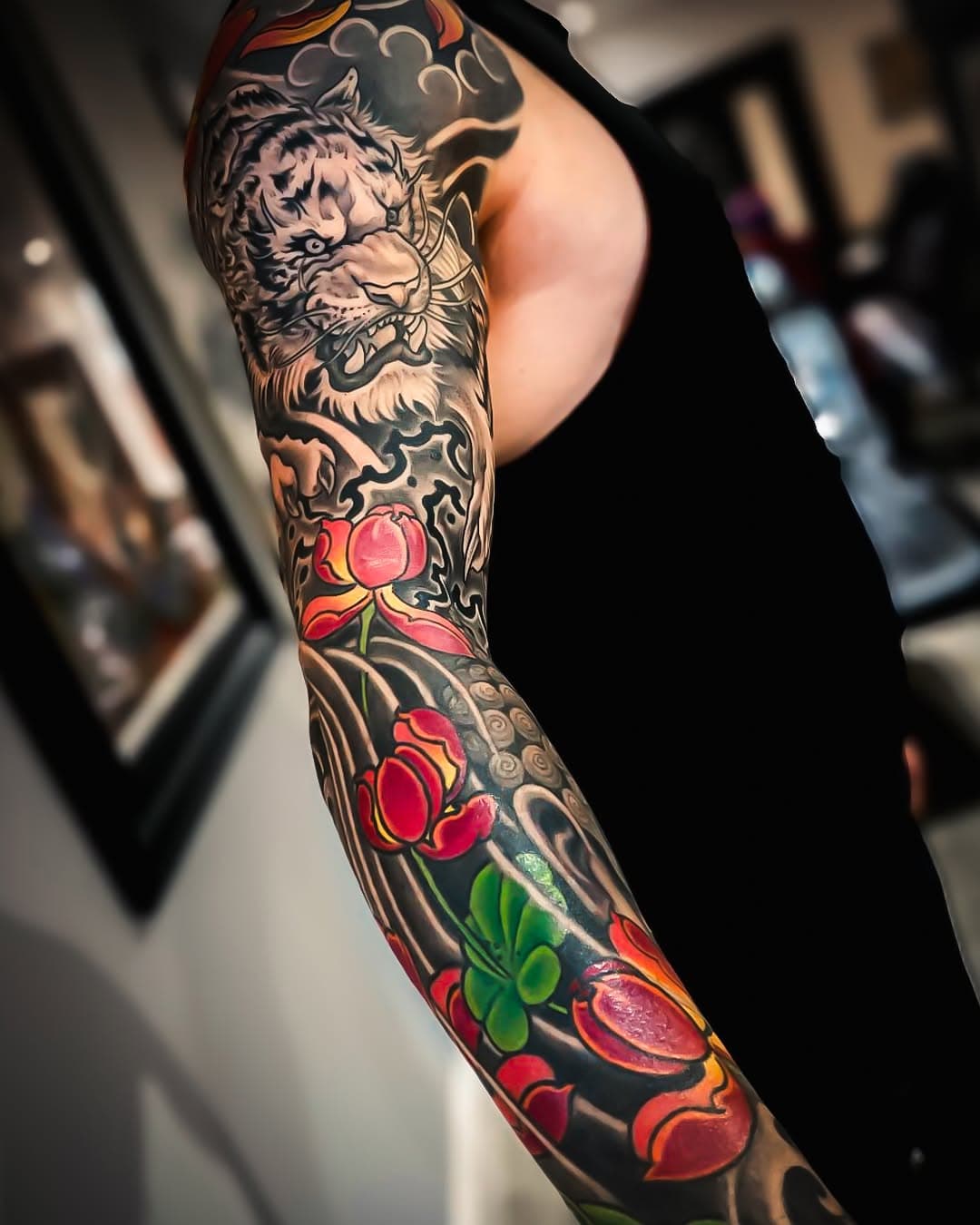 Josh’s Second sleeve, Tiger and Lotus flower this time 🐅🌷🙌

📅 Matt has the odd 1/2 day in April, but it's looking like May now for new pieces, but don't forget it only takes a £100 deposit to secure dates for your next custom ink.

#inspirationstattoos #matthart #ink #tatooart #japanesetattoos #hunttheanglesocialmedia #leedstattooartist #leedstattoo #tattooartist