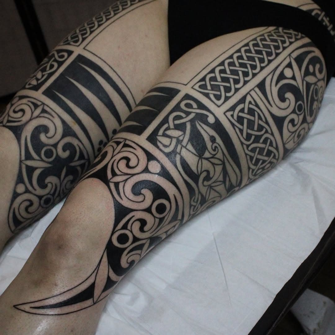 Rachel’s Pictish/celtic legs. I’ve been working with Rachel on this project for the better part of a year now. Still a little bit more to go on the inside thigh but seeing as it’s the end of the year, this was a good point to get a photograph. Thanks Rachel. 

Around the knee on the left hand side was done a week or so before taking this photo and is still healing a little. 

@insidertattoo 

#tattoo #tattooer #tattooflash #tattoosandflash #traditionaltattoo #traditionalflash #oldlines #tribal #tribaltattoo #celtic #celtictattoo #pictish #pictishtattoo #legtattoo #spiral #celticknot #ancientscotland #boldwillhold #darkartists #btattooing  #traditionalartist #illustration #blackwork #blacktattoo #tribalflash #classictattoo #insidertattoo #edinburgh #edinburghtattoo #scottishtattoo