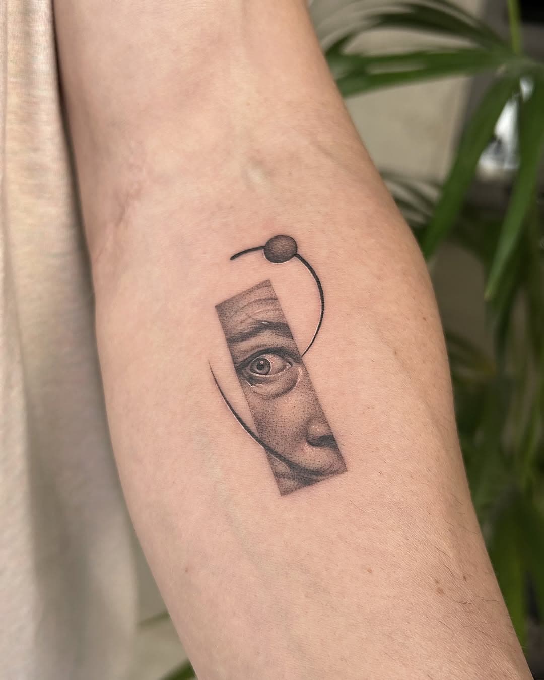 Fragmento del retrato de Salvador Dali 
.
.
#pacocachadas #pacocachadastattoo #pacocachadastattoostudio #tattoodali #microrealismotattoo #tattoomurcia #tatuadoresespañoles