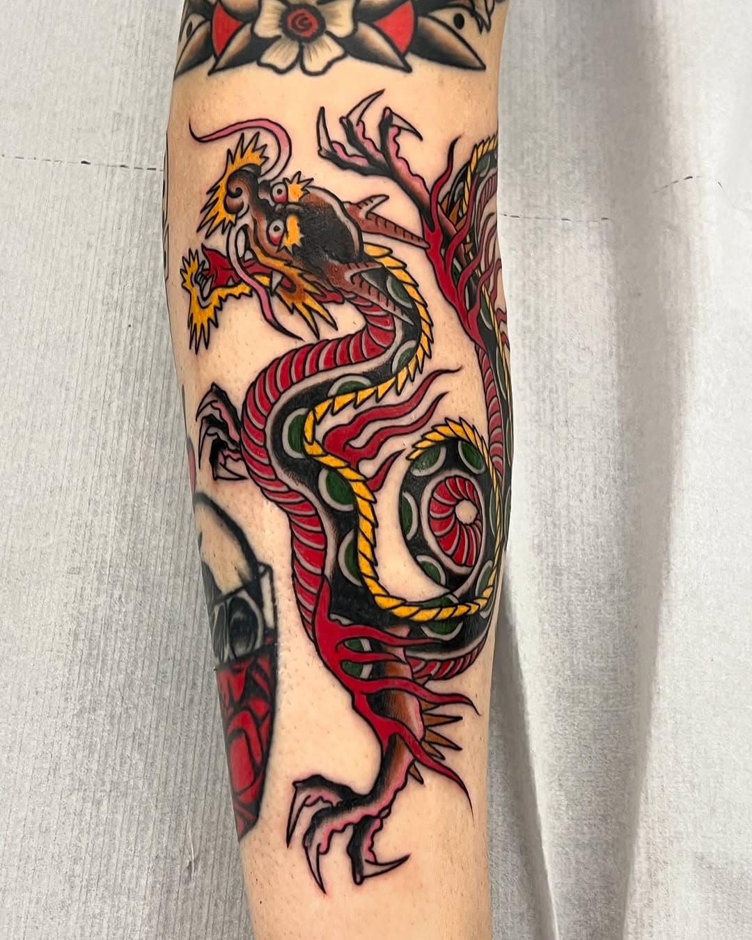 Done at @thessalonikitattooconvention 
Thank you @blue._.kate__ 
@walkthelinetattoo 
@walkthelineskg 
@walktheline_tinos 
#wtltattoo #walkthelinetattoo #cobratattoo #dragontattoo #dragontattootraditional #tradworkers #thessalonikitattooconvention #skgtattoo #larissatattoo