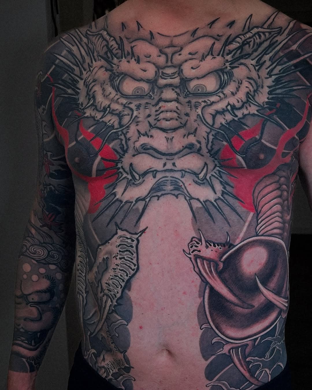 Dragon front piece , some details and touch ups left :) 
@rocktattoo_opole 
@neba.pl 
@laser_w_rocktattoo 
.
.
.
#japanesetattoo #irezumi #wabori #horimono #ink #opole #dragon #dragontattoo