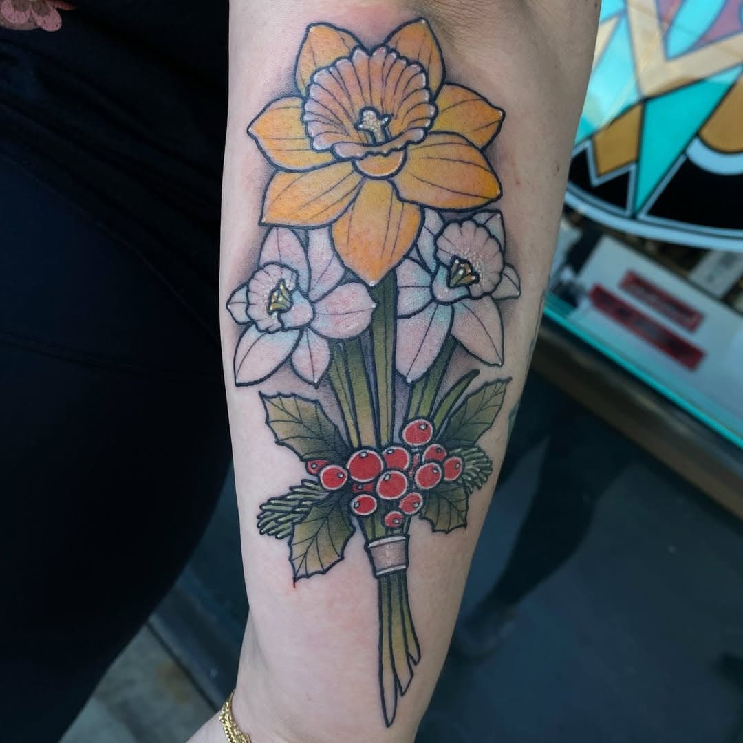 Some birth flowers (and probably the closest thing to a Xmas tattoo with that holly). Thanks again for trusting me with this! 

Done @1912tattoo PHX•AZ

#neotrad #neotraditional #neotraditionaltattoo #flowers #1912tattoo #greyxhope