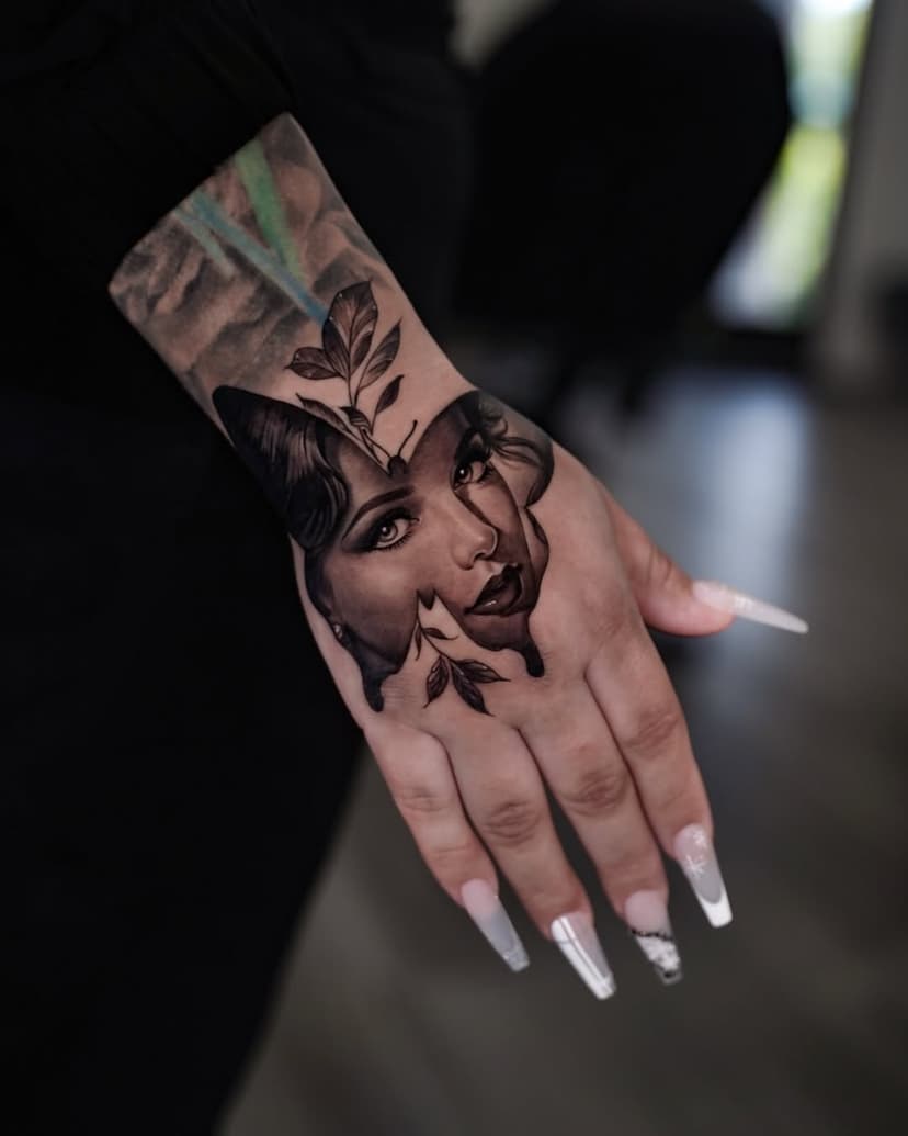 Beauty comes from within 

Booking April 🗓️ I have 2 spots open for March as well

For questions and booking, tap on the link in my bio or email book@tattoosbysophollie@com

#butterfly #butterflytattoo #beautycomesfromwithin #handtattoo