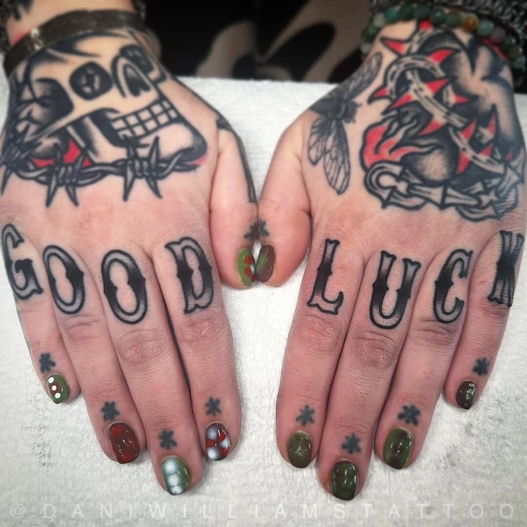 ✨GOOD LUCK ✨
knuckles for @niic____ (thank you so much again!)
Below some killer healed hands by @abixbytattoo 
Swipe for more pics➡️➡️➡️
.
Books open 1/11 for April-May ‘25
Made at @gardencitytattoos 
Beverly, MA