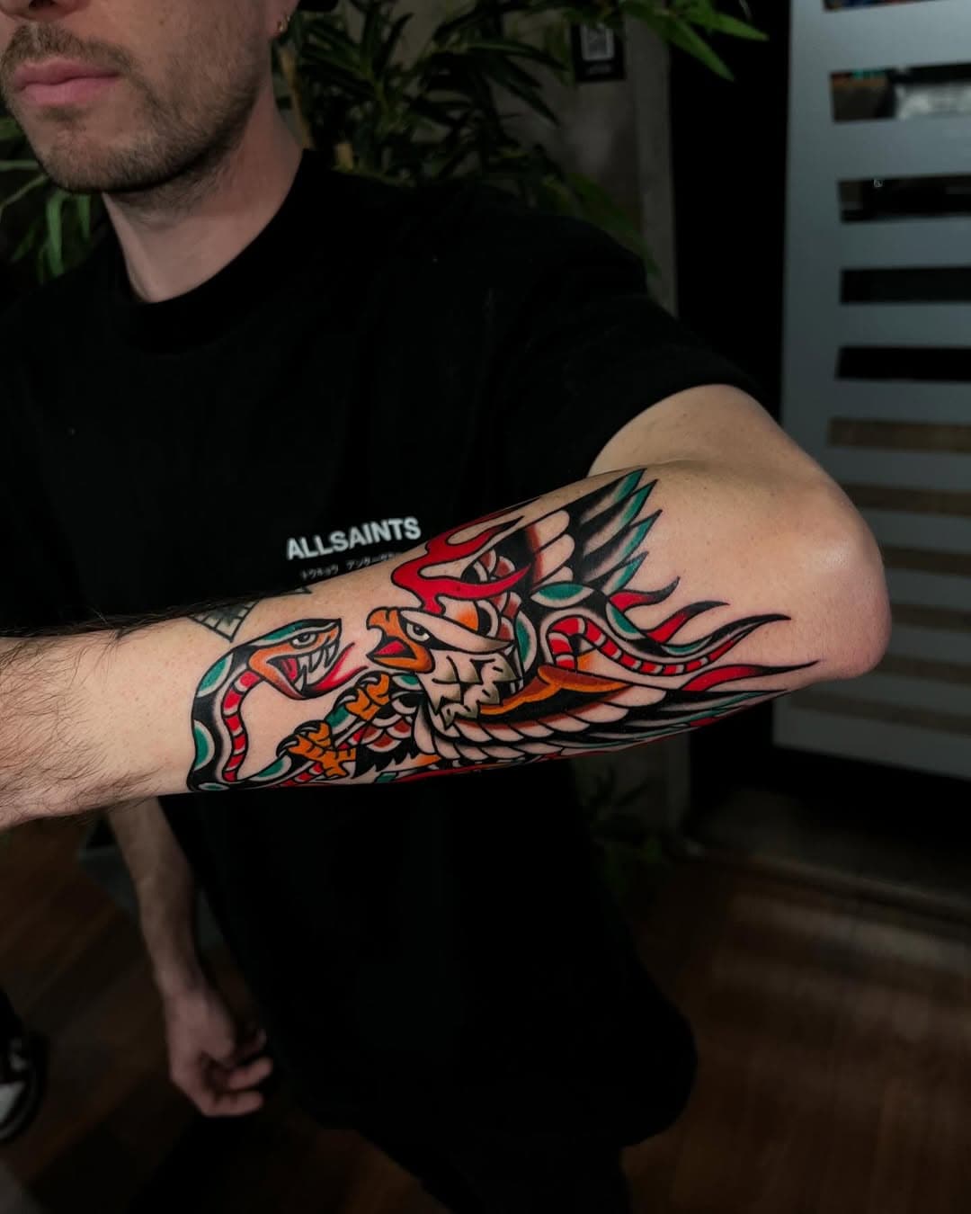 Águila y serpiente, hecho con mucho amor para @el.pirer ⚡️⚡️⚡️⚡️
Eagle and snake, Classic combo for Pirer 👏🏼, thanks dude!
-
Hecho en casita @studio36mxl ⛩️⛩️
-
Siempre es un gusto tomar sus ideas o que adopten alguna mía! 
Gracias por confiar en mi trabajo y por este ya casi cierre del 2024, lleno de trabajo y grandes ideas 🫶🏼
-
@precitectattoomachines 
#precitecmachines
#precitecteam
#precitec

@powerinked
#powerinked

@traditionalartist @traditionalbangers @tradwork @tradworker @tradtatz @traditionaltattooss @traditionalclub @besttraditionaltattoo  @top_class_tattooing @topclass_traditional @tatuajeschingones @tradworkers_tattoo @tatuajes_chingones @traditionaltattoos_ @rad_trad_tattoo @radtradtattoo @hextat @oldworkers @oldlines @tttism @tattoosnob @tatuaje_mexico #tradtatz @traditionalkings #traditionaltattoo #traditionaltattoos #art #tatuajes #artistasmexicanos #tattoos #tattoosnob #tttism #besttattoos #oldschooltattoo #traditionalbangers #traditionalartist #traditionalclub #tatuaje_mexico #topclasstraditional #mexicali #bajacalifornia #tijuana #mexico #powerinkedcrew#tradworkersmexico #eagletattoo #eagle #classictattoo