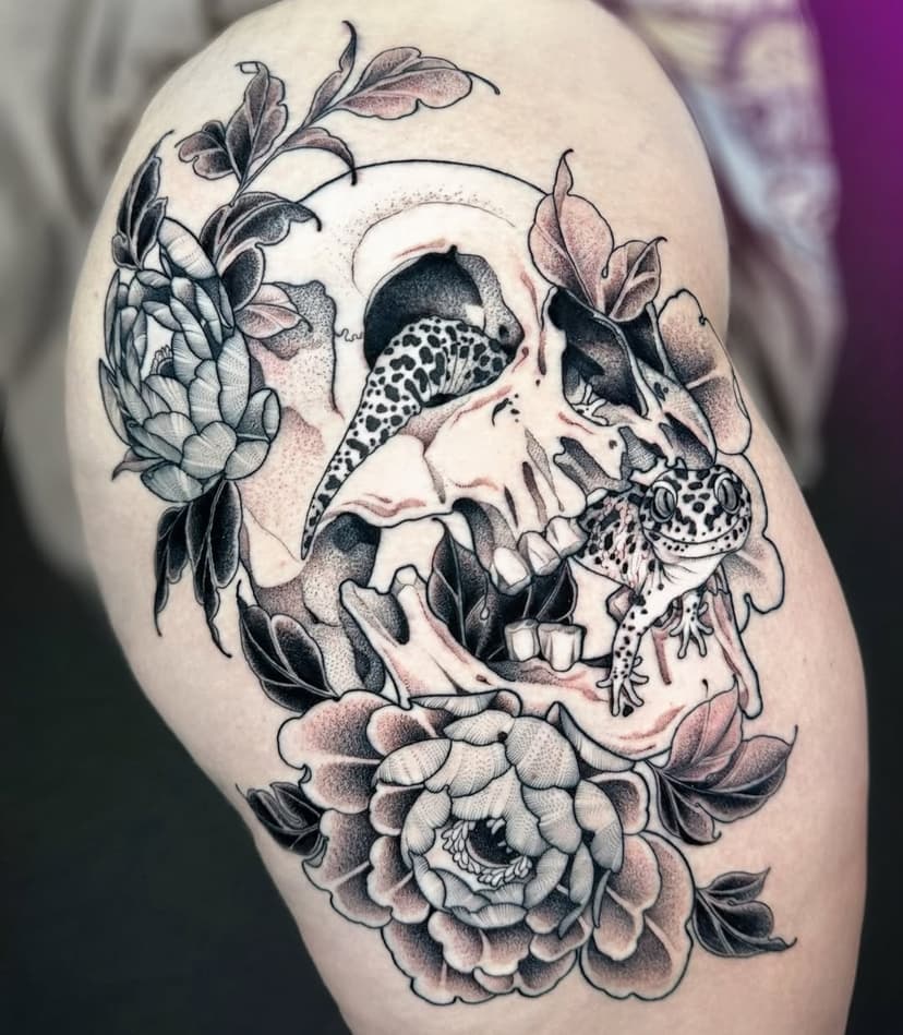 HAPPY HOLIDAYS EVERYBODY!! Here’s a cheeky lil Leopard Gecko crawling through a skull that we finished up the other day for the awesome Gabby!! 💖🦎💖
Hope you’ve all had an awesome day whatever you’re doing! 

#tattoo #blackwork #flowers #leopardgecko #australiatattooartist #gecko #peony #floraltattoo #blacktattoo #perthtattooartist  #westernaustralia #perth #botanicaltattoo  #flower  #wa #tattooartist #floral #skulltattoo #skull