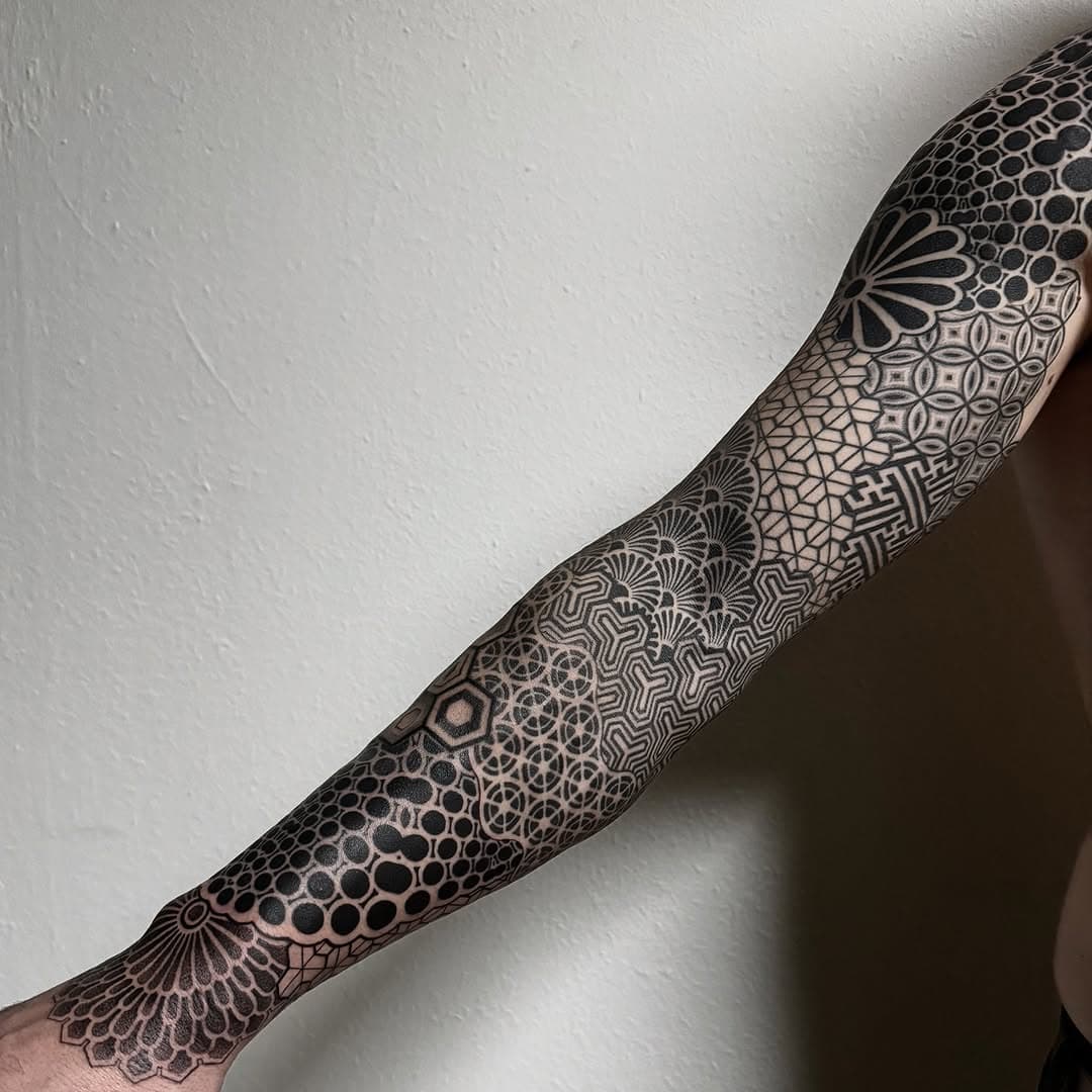 Sleeve on Timo from Basel!

I have a 3 days available in Bern in January!

#sleeve #switzeland🇨🇭 #swisstattoo #berntattoo #geometrictattoo #tattoosleeve #dotwork #mandalatattoos