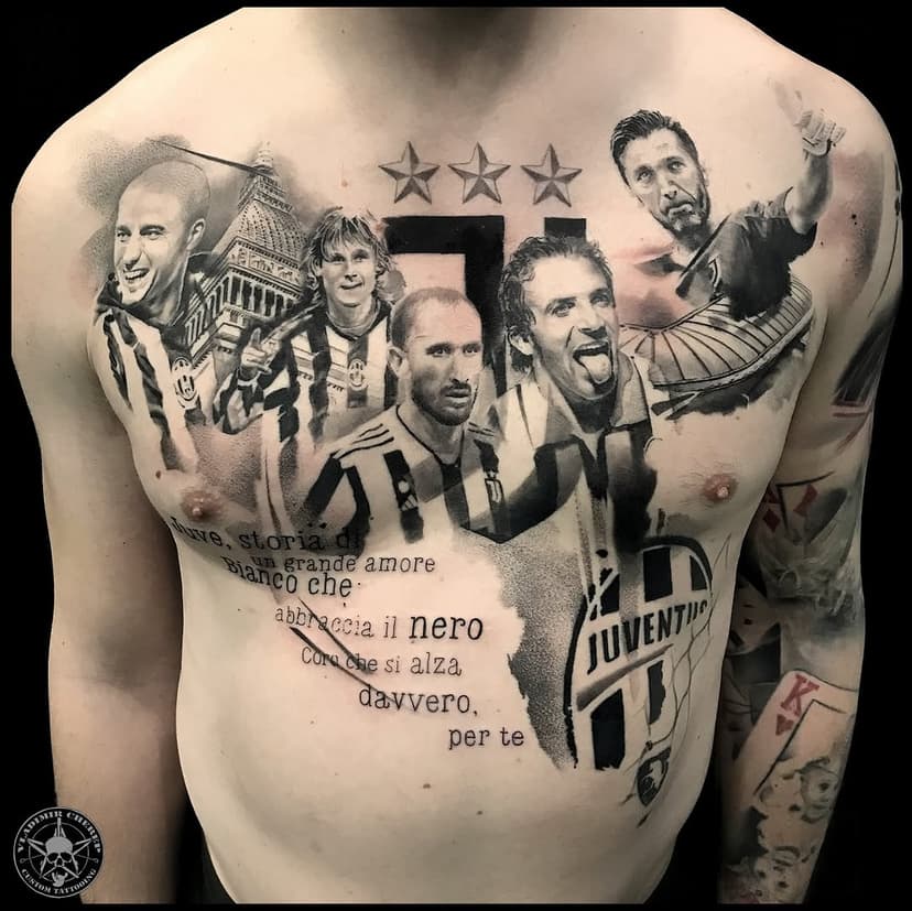 Человек с 1995 года болеет а @juventus не пропустив ни одного матча! Вот, спустя годы решился на татуировку в честь любимой команды 💪🏻 Сильно!