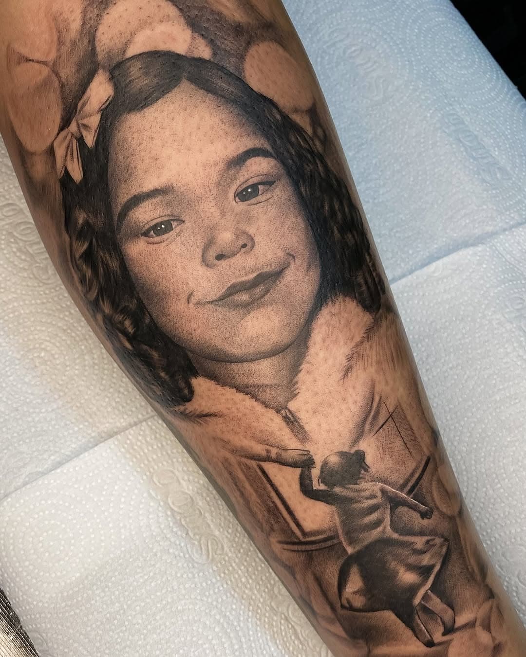 Tattoo Portrait filha 
•
#tattoo #tatuagem #portrait #tattooportrait #tatuagemportrait #tattoofilha #homenagem #tattoohomenagem #tattoohomenagemfilha #tattoorealismo #tattoorealista #ink #inked #inktattoo #inkedtattoo #palmastocantins #palmas #pmw #tocantins