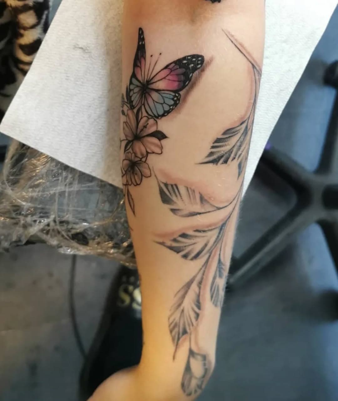 𝕍𝕚𝕝𝕝 𝕘ö𝕣𝕒 𝕞𝕖𝕣 𝕗ä𝕣𝕘 🦋

#butterflytattoo 
#colortattoo 
#bnginksociety 
#halfsleevetattoo