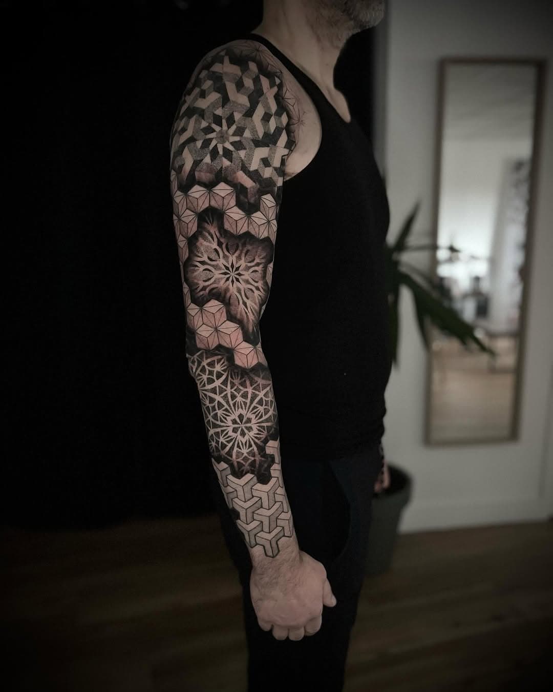 Merci Bela pour ce super projet. À très bientôt pour ton 2e bras 😉

👉🏻✉️ ben.asanohink@gmail.com
#dotwork #lilletattoo #tatoueurlille  #tattoo #tatouage #blackwork #tattooart #benasanohink #darktattoo #fullsleevetattoo #fullsleeve #geometrictattoo