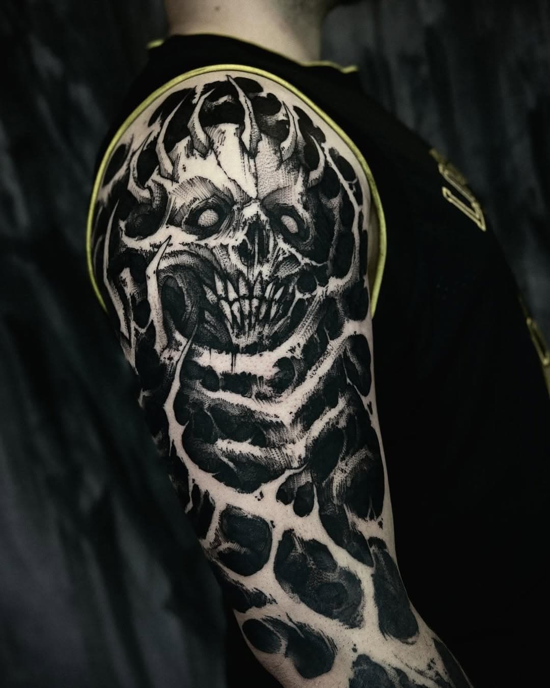 Skull Knight - Berserk’s sleeve in progress #berserk #thedarkestwork #freehandtattoo #darkfantasy #eclipsetattooink #tattoosaopaulo #tattooberlin #berserktattoo #skullknight