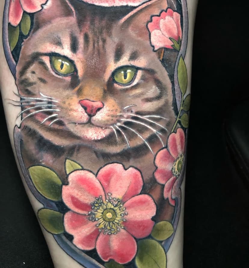 Hope everyone had a nice relaxing break over Christmas! Here is a double kittie portrait piece for Page at @allyourstattooco a while back. It’s a bit of a cover up too. Would love to do more like this! For any enquiries please email hannahcalavera@hotmail.co.uk  #cattattoo #coveruptattoo #uktattoo