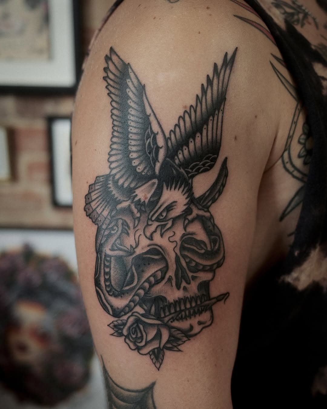 💀🐍🦅

.
.
.
.
.
.
.

#eagletattoo
#skulltattoo
#bartekbaro
#etctattoo
#modernvintage
#traditionaltattoo
#oldschooltattoo
#tattoo
#wroclawtattoo
#traditionaltattoowroclaw
#wroclawtraditionaltattoo
#classictattoo