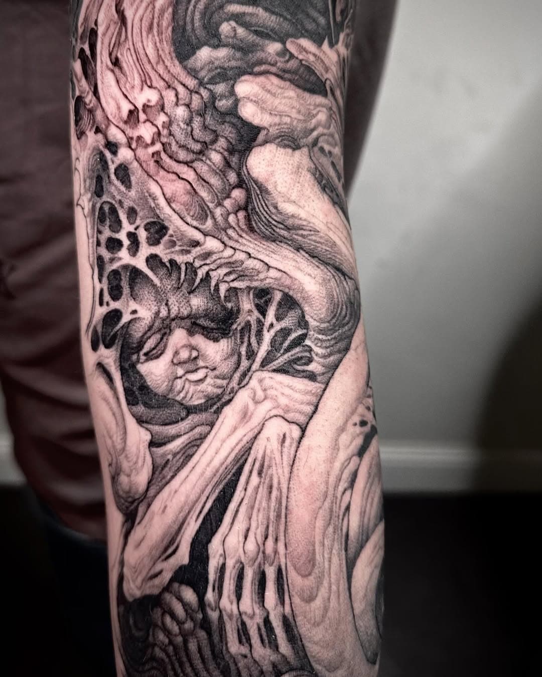 Horrendous details…

I dont even know if i can call it bio organic… let me know your opinion.

Done at @amygdala_tattoo.temple 

Thanx to
@vicecolors_official 
@delight_needle_cartridges 

#bioorganic #bioorganictattoo #details #horrorart #horror #blackwork #anatomy #horrortattoo #goretattoo