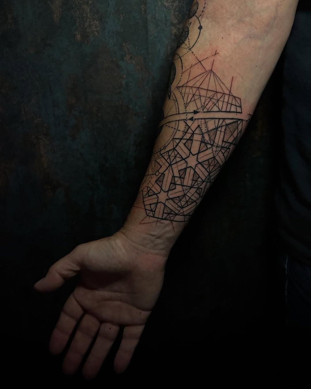 Milesker beti bezala @ilunefoto !
#durangotattoo @eternalsoultattoo #geometric #geometry #geometrictattoo #blackwork #dotwork #tatuaje #tattoo #tatuajebrazo