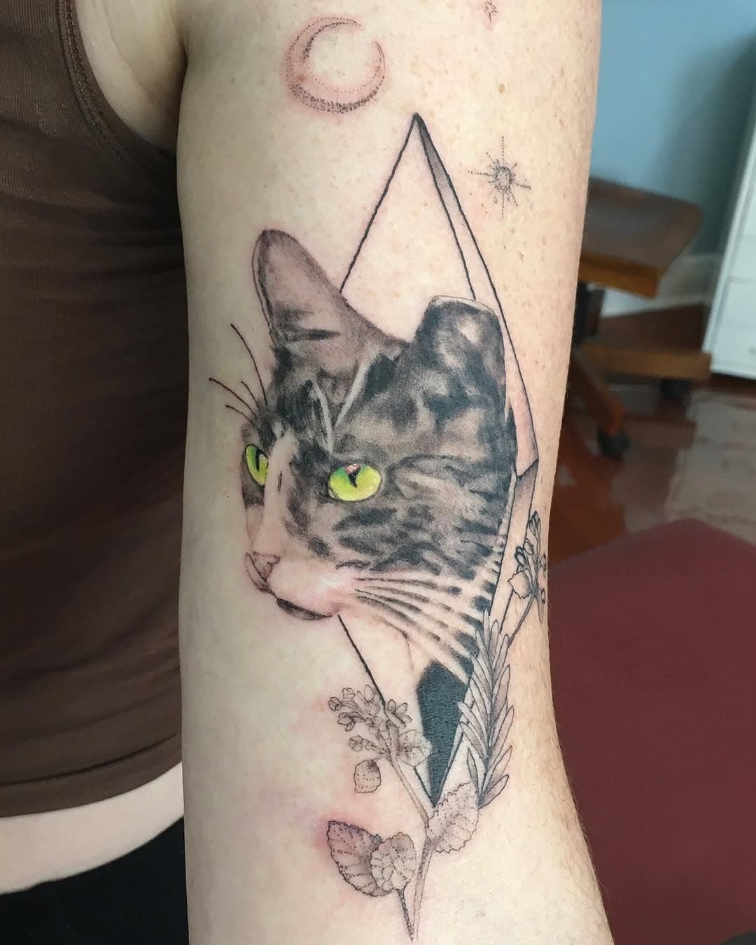 That’s a wrap 2024! Hope the new year bring lots of love, peace and abundance to everyone! See ya in the new year! Got to make this rendition of my client’s cat Jeanette, adorned with what better than catnip💕😸 Animal tattoos are my favorite!