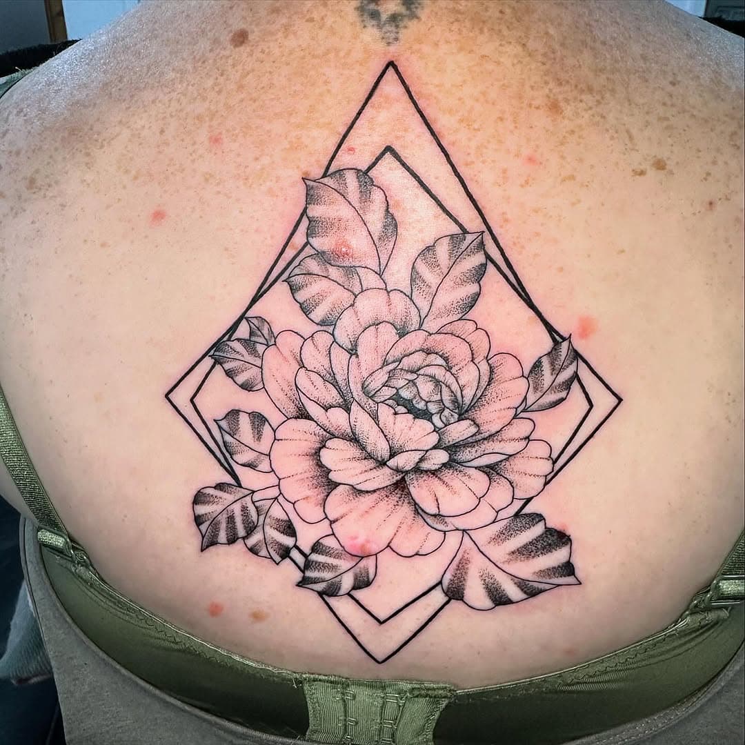 #tattoo #tattooed #ink #inked #inkedgirl #geometric #geometricart #geometrictattoos #flower #flowers #flowertattoo #blumentattoo #rose #rosetattoo #blackwork #blackworktattoo #blacktattooart #wipshading
#wipshadingtattoo #blume #tattooart #tattoostudio #ulm #neuulm #ludwigsfeld #triplexink