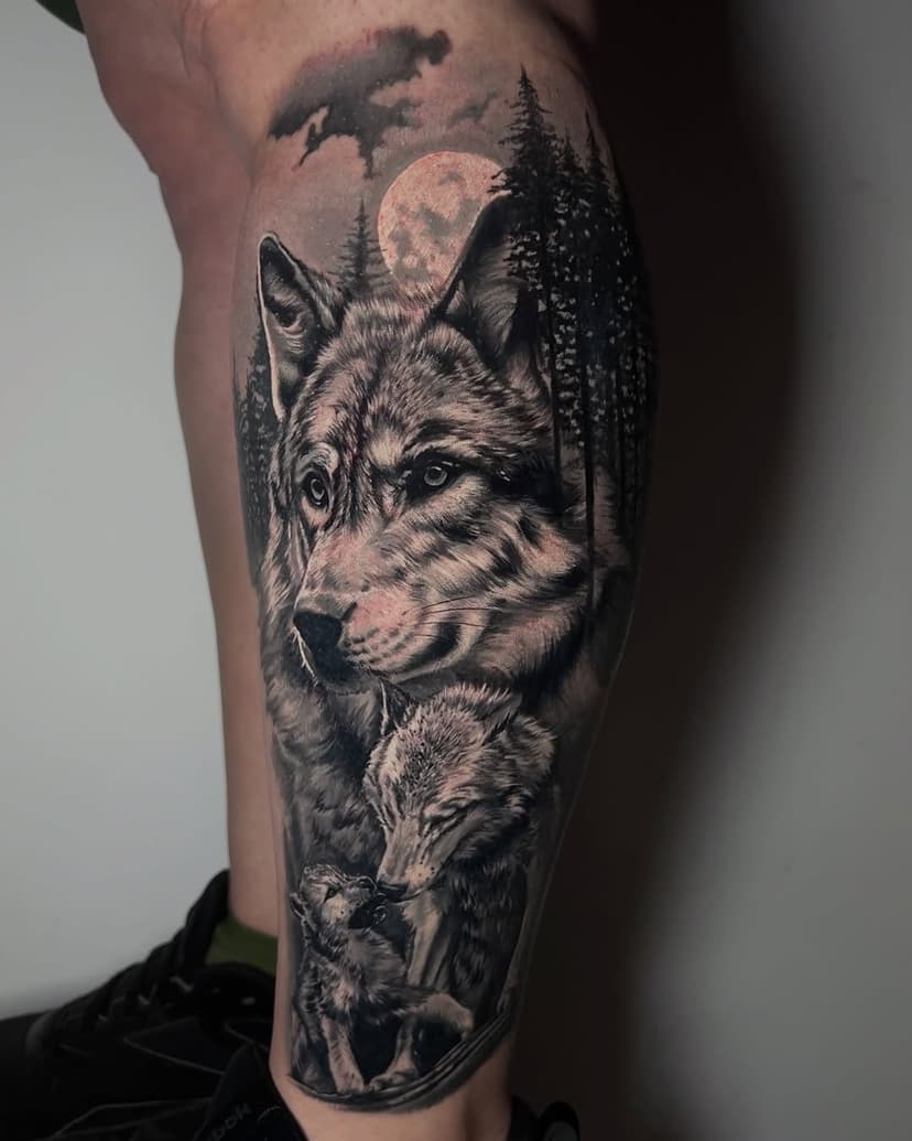 Wolves. The lower part is already healed.
@voishop_pl 
@tattooartkarlsruhe 
@worldfamousink 
@emalla.official 
@vesper_eu 
#ugenetattoo #blackandgreytattoo #animaltattoos #wolftattoo #wolves #wolfpack #realistictattoo #wolftattoos #emallaofficial #emallaeliot #wroclawtattoo #polandtattoos