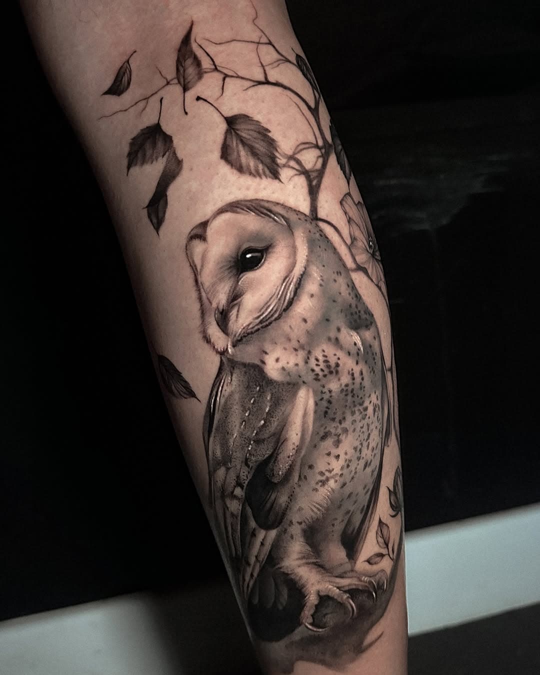 Petite chouette pour Marco, merci pour ce beau projet et cette journée, j’ai adoré le réaliser! 🦉🍂
Petit client d’œil à la ville de Dijon ✨

Réalisée chez @enygmatattoo 🤍

@probodysupply ✨

______________
#tattoorealistic #owltattoo #owllover #forest #animaltattoo #animalphotography #blackandgreytattoo