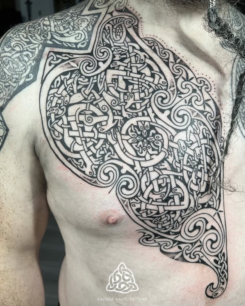 Work in progress. Here’s an update on how Brian’s Book of Kells tattoo is going. This was all done in one session yesterday. 

I’ve included the folio page 34, “Matthew” from the Book of Kells, and also a close up of the section we used for the design. The section is also flipped! After over 1200+ years the velum is quite faded and damaged, but you can see why  they call “the work of angels”. 

#celtictattoo #insularhibernosaxon