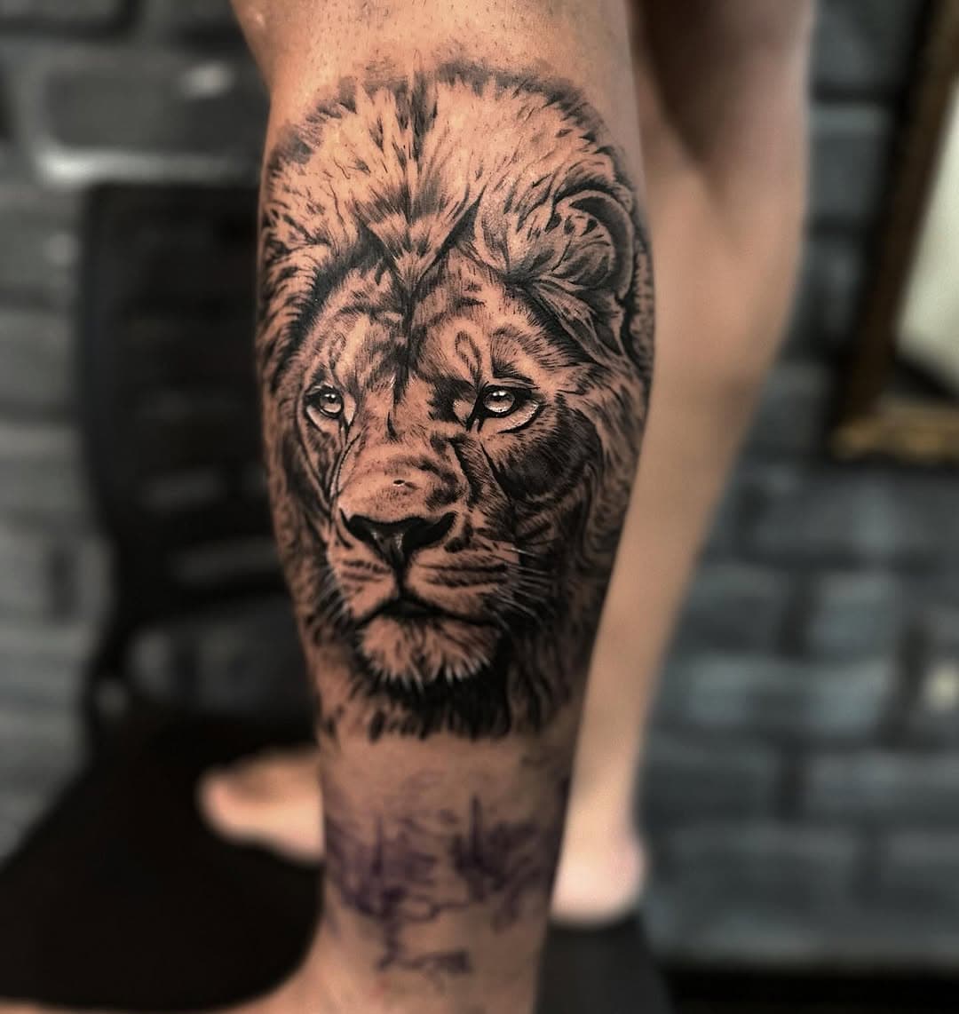 Primeira sessão da tattoo do meu cliente Rafael. #tattoorealism #leao #liontattoo #tattoopb #tattoojp