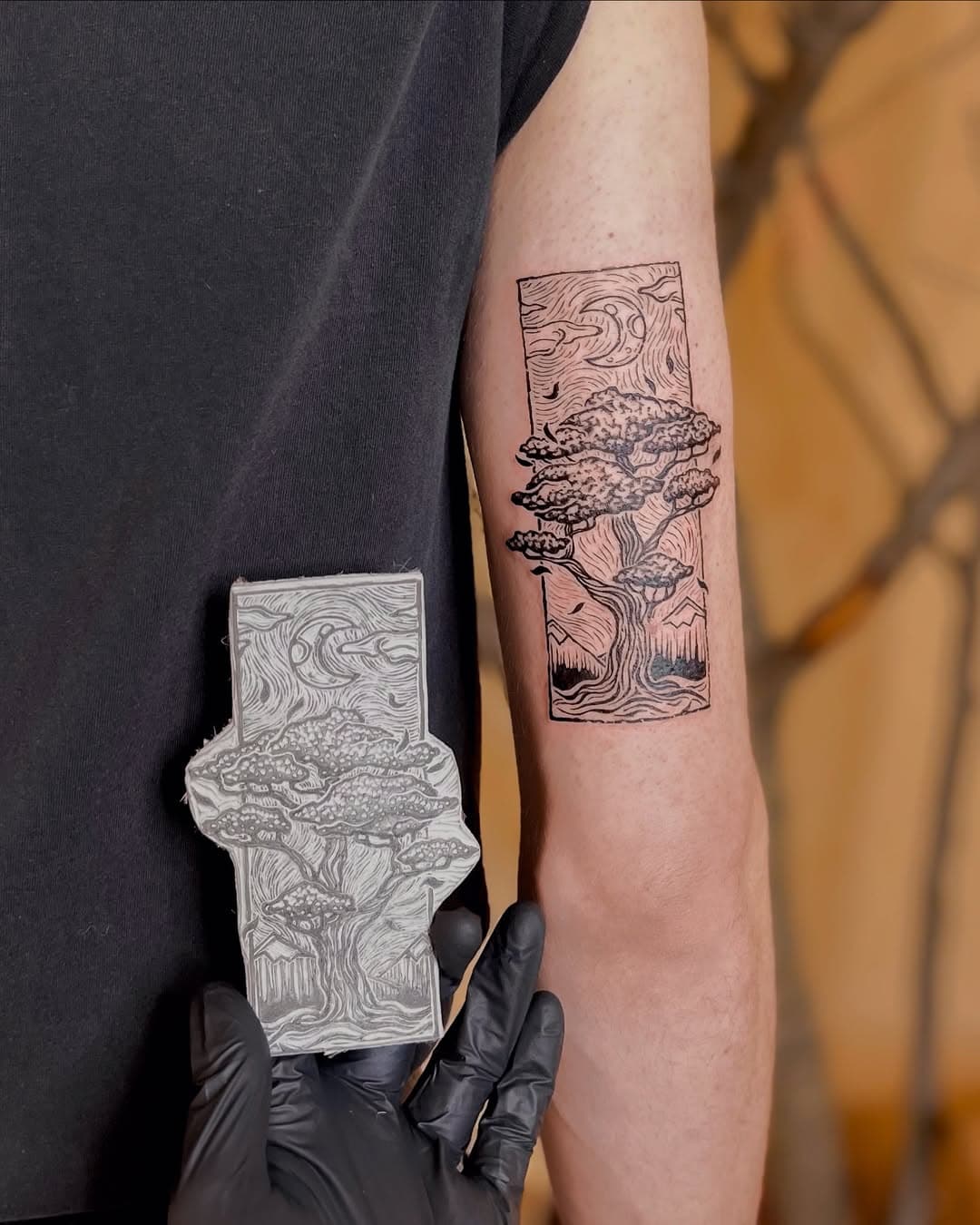 custom linocut design 

thank you daniel for your trust! 
done back in november in the lovely environment of @ritual.ink.studio thanks for having me 🖤
.
.
.
.
.
.
.
.
.
#lino #linocut #linoprint #linoprinting #linocutprint #linocuttattoo #print #printmaking #tattoo #tattoos #blackwork #blackworkers #berlin #berlintattoo