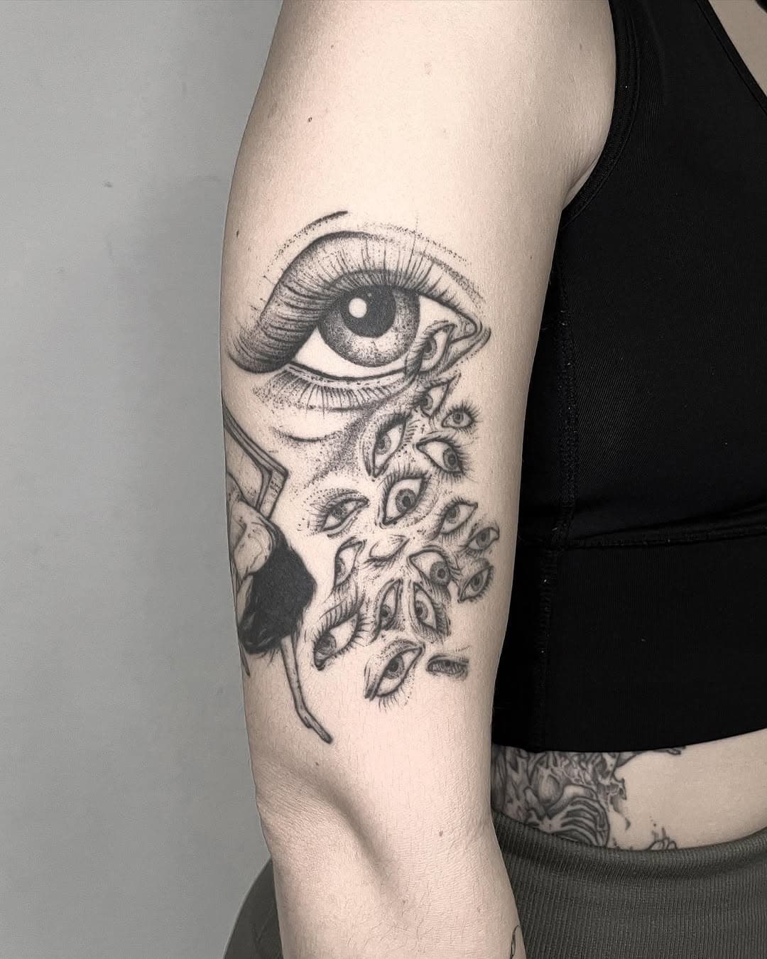 #old #healed #favourite #eyetattoo #eyes #cry #crying #eyes #tattoo #healedtattoo #tatuering #onlyblackart #onlythedarkest #onlyme #blackwork #blackworkers #blacktattoo #ttt #tttism