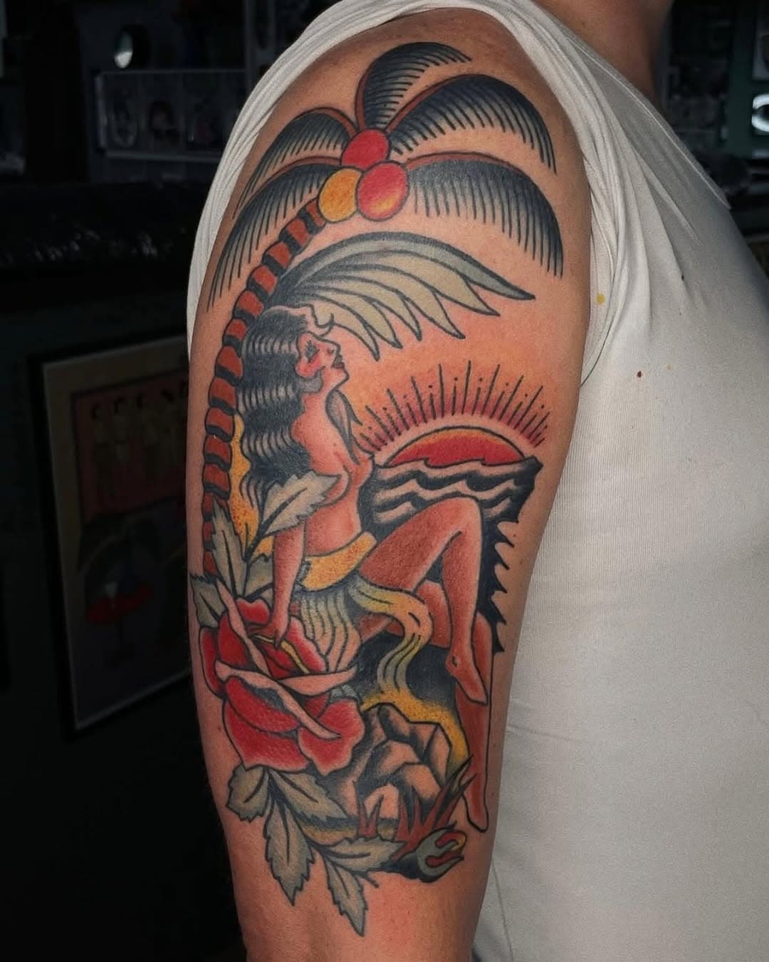 Summer vibes tätowiert von Leon @lekotattoo 
Für Terminanfragen schreibt gerne direkt den Tätowierer an oder an uns per Mail info@livingillustrationstattoo.com
.
.
.
#tattoo #traditionaltattoo #tattooartist #tattoostudio #düsseldorf #tattoodüsseldorf #traditionaltattoodüsseldorf #tattoostudiodüsseldorf #livingillustrationstattoo #besttattoodüsseldorf #inked #ink #tattooed #tattoonrw #tattooköln #tattooratingen #tattooessen #tattooneuss #tattoomeerbusch #tattookrefeld #tattooduisburg