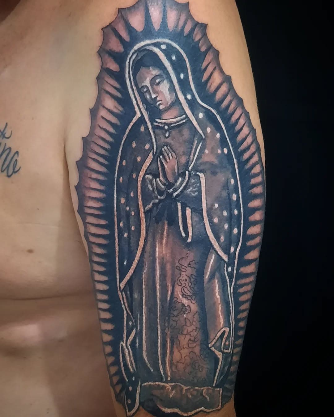 Cobertura 🙏🏽 Nossa Senhora de Guadalupe. 
Vlw Nicolas!! 
#scarabtattoo 
Info 47991440798
.
.
.
.
.
.
.
.
.
.
.
.
.
.
.
.
.
.
.
.
.
.
.
.
.
.
#Itajaí #itajai #tatuagemitajai #itajaitattoo #itajaisc #beirarioitajai #centroitajai #fazendaitajai #praiabravaitajai #bravabeach #itajaisc #bicodopapagaio #morrodacruzitajai #coberturatattoo #balneariocamboriu #navegantes #navegabeach #nightecianapraia #scarabitajai #homenagemtattoo #santadeguadalupe #nossasenhoradeguadalupe #scarabtattoostudio #scarabtattooitajai #santacatarina #litoralnortesc #tattoo