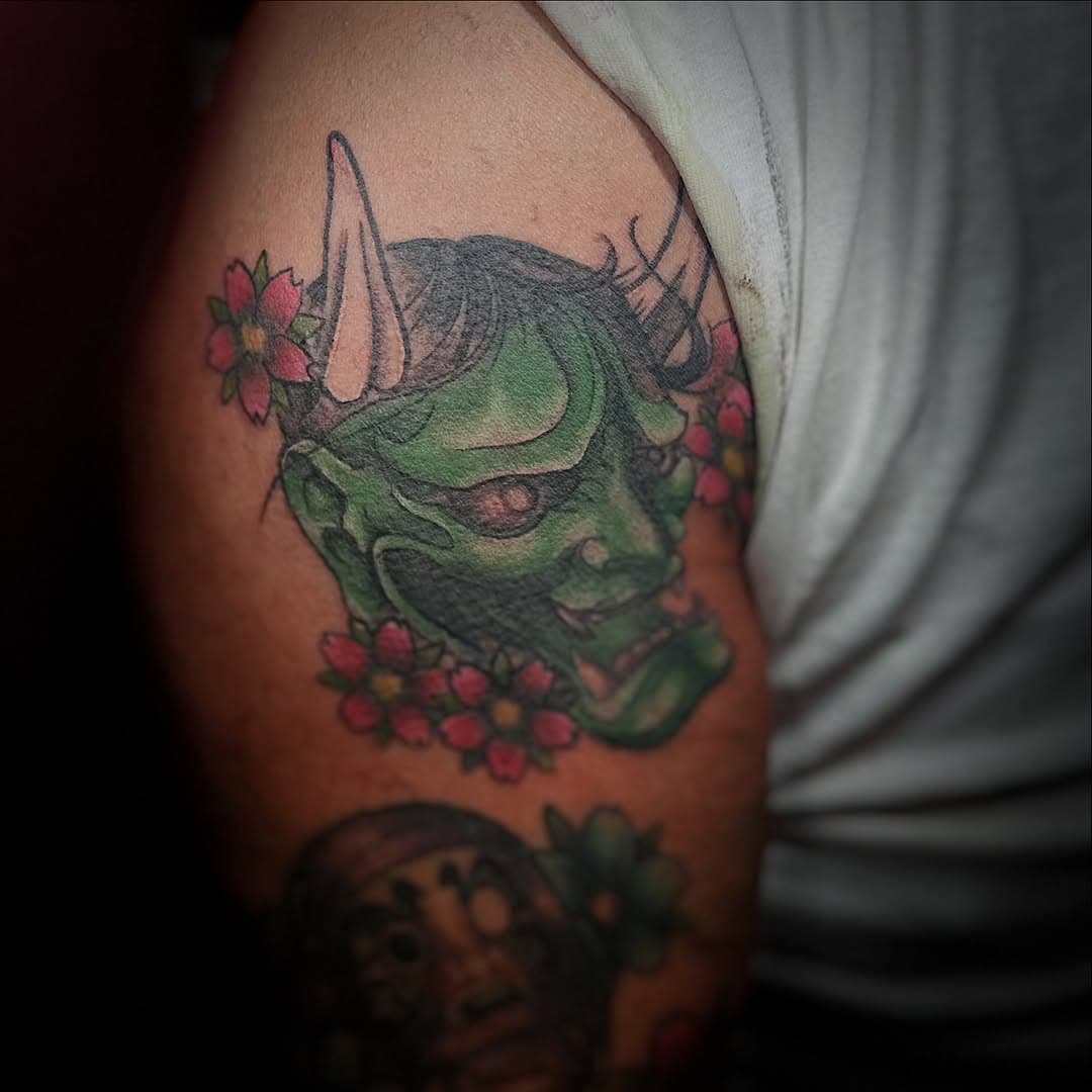 Got to do this rad Oni Mask. 🥹

Done at @forbiddenanchortattoo 

#animetattoos #bearaart #animetattooers #animetattoo #animeartist #animeart #tattoo #tattoos #femaletattooartist #femaleartist #ladytattooers #ladytattooer #ladytattooartist #ladytattooist #palmspringstattoos #chicktattooartist #chicktattooartist #onimask #onimasktattoo