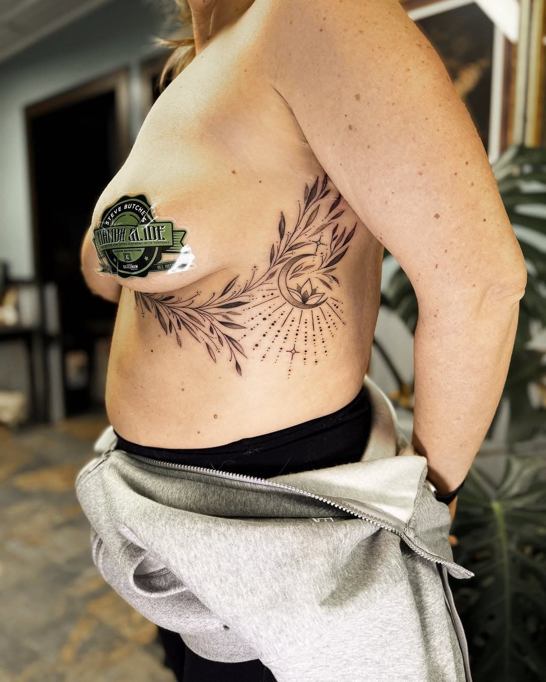 Last tattoo of 2024 was a doozy, but this lady was so tough and sat like a rock the whole time. (Which ain’t easy with this placement) 

There’s an empty leaf that I forgot to shade, but we hit it after these pics were taken 😂

I’m so thankful for my job and that I had another great year doing cool tattoos. I’m going to try to go through my pictures the next few days and post all the work that hasn’t been seen yet. 

I’m still making my way through the booking submissions I received earlier this month, I should be done by next week!

Thanks for looking 🖤 
.
.
.
.
.
.
#finelinetattoo #ornamentaltattoo #underboobtattoo #indianatattooartist #ohiotattooartist #wildfoxtattoo