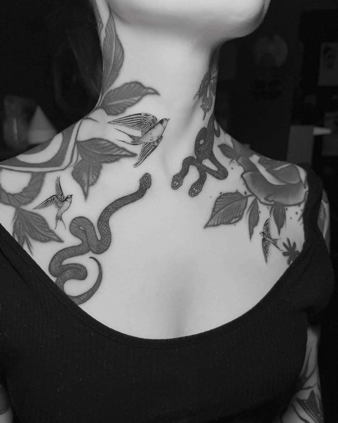 Once again I had the honor and pleasure to tattoo my work buddy @the.girl.with.the.matchsticks Thank you Laura for all the trust and all the tattoos you got over the last ten years ❤️

My books are open for January/February and March. Email me if you would like to get tattooed.

#jakubsettgast#microrealism#fineline#singleneedle#berlin#swallow#sparrow#tattoo#tattoos